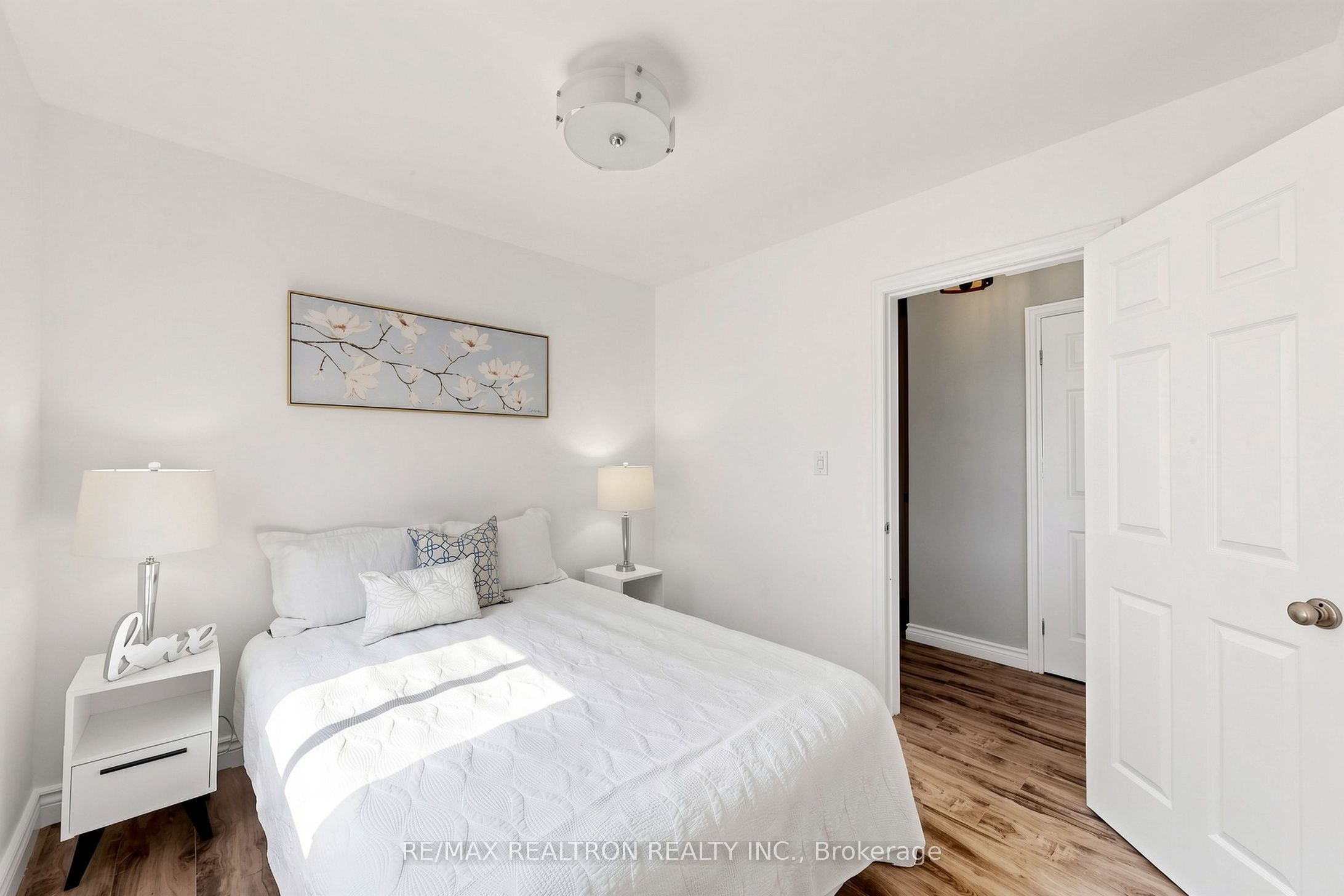 8 Villa Road Property Photo 19