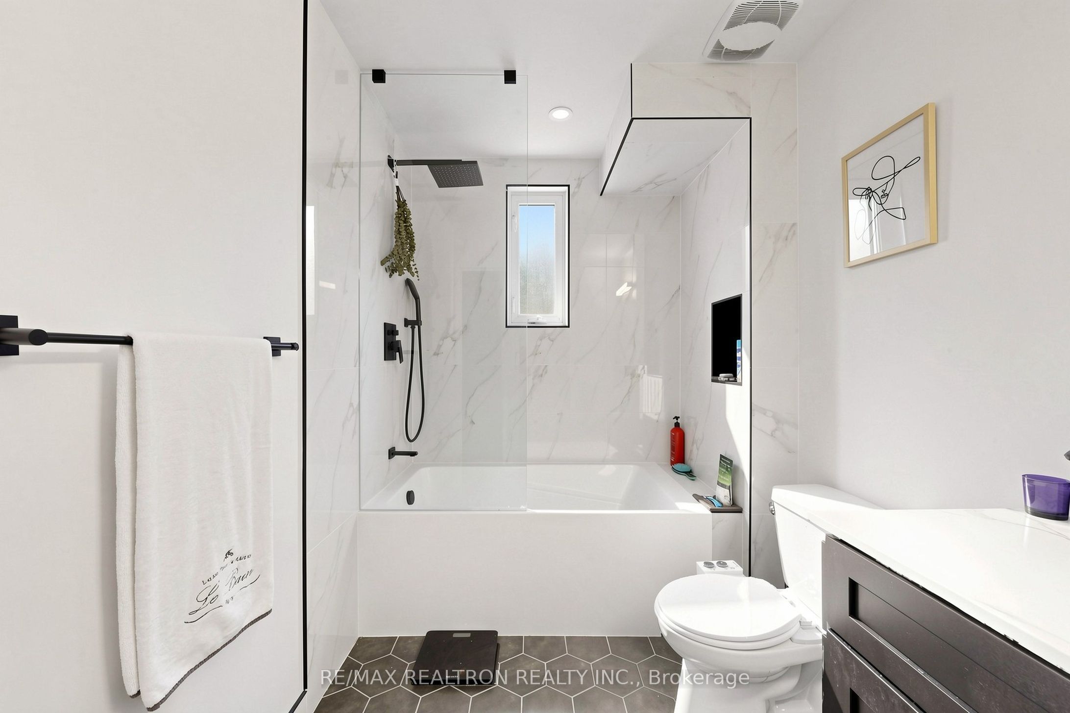 8 Villa Road Property Photo 22