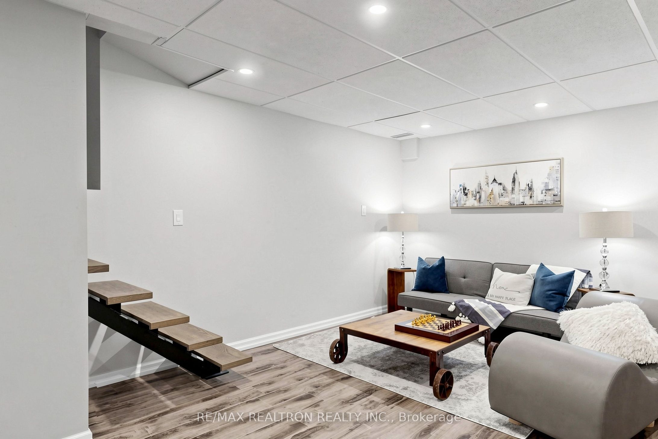 8 Villa Road Property Photo 25