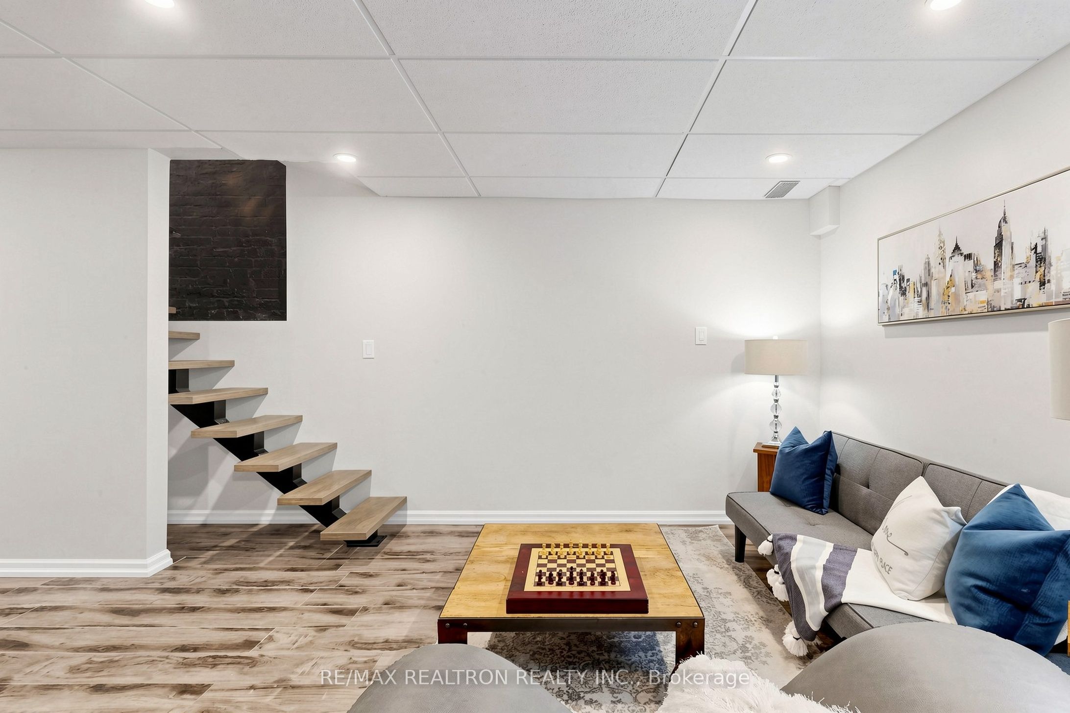 8 Villa Road Property Photo 26