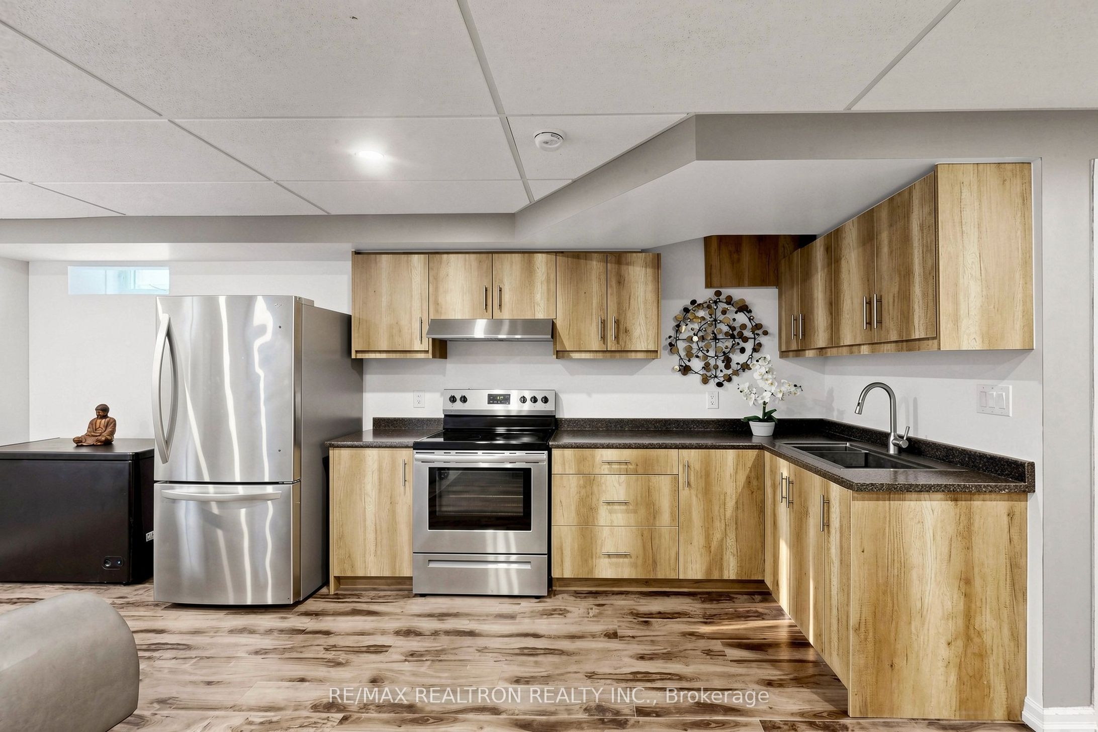 8 Villa Road Property Photo 28