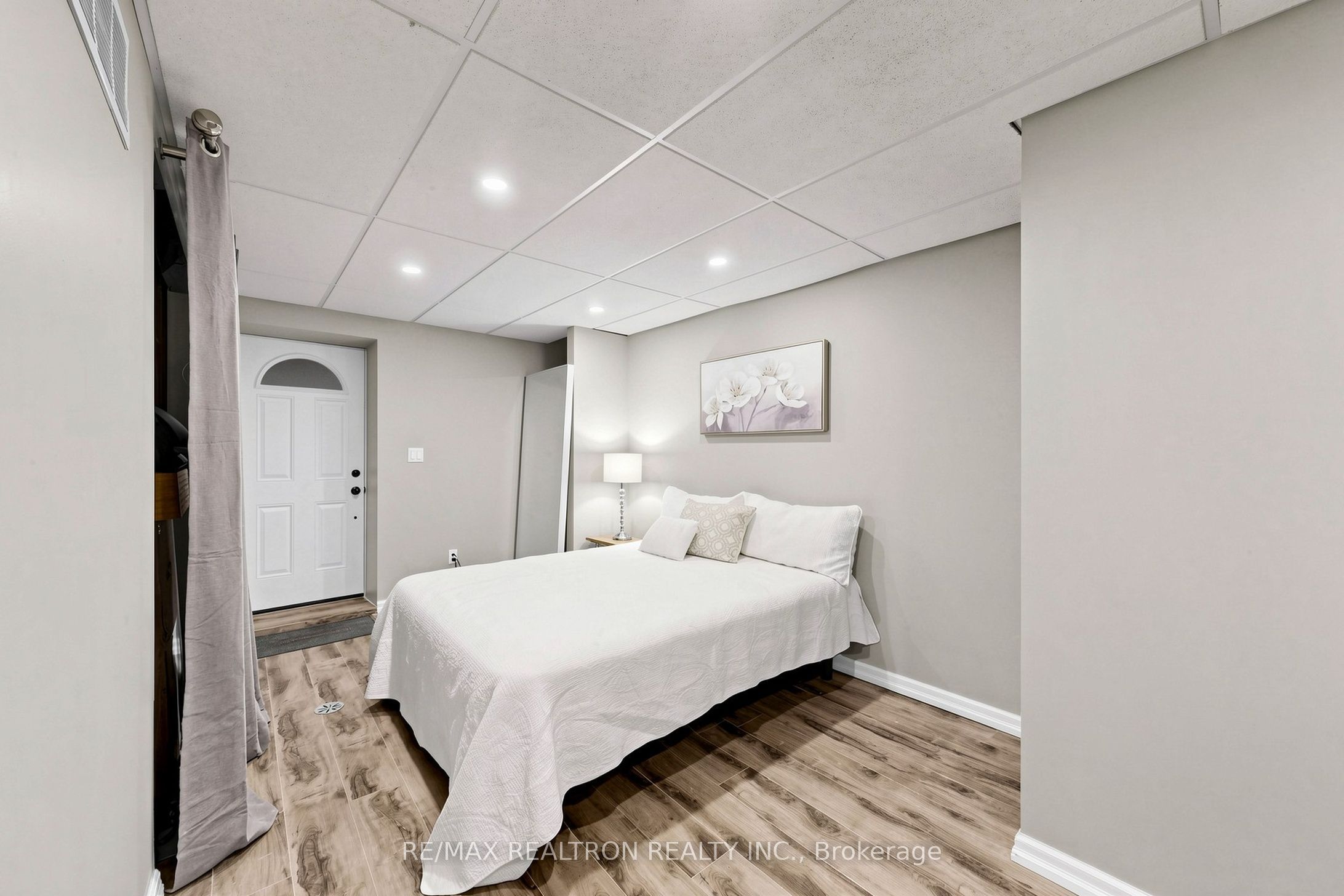 8 Villa Road Property Photo 31
