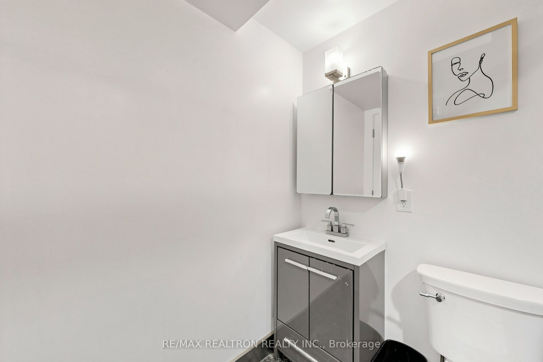 8 Villa Road Property Photo 33