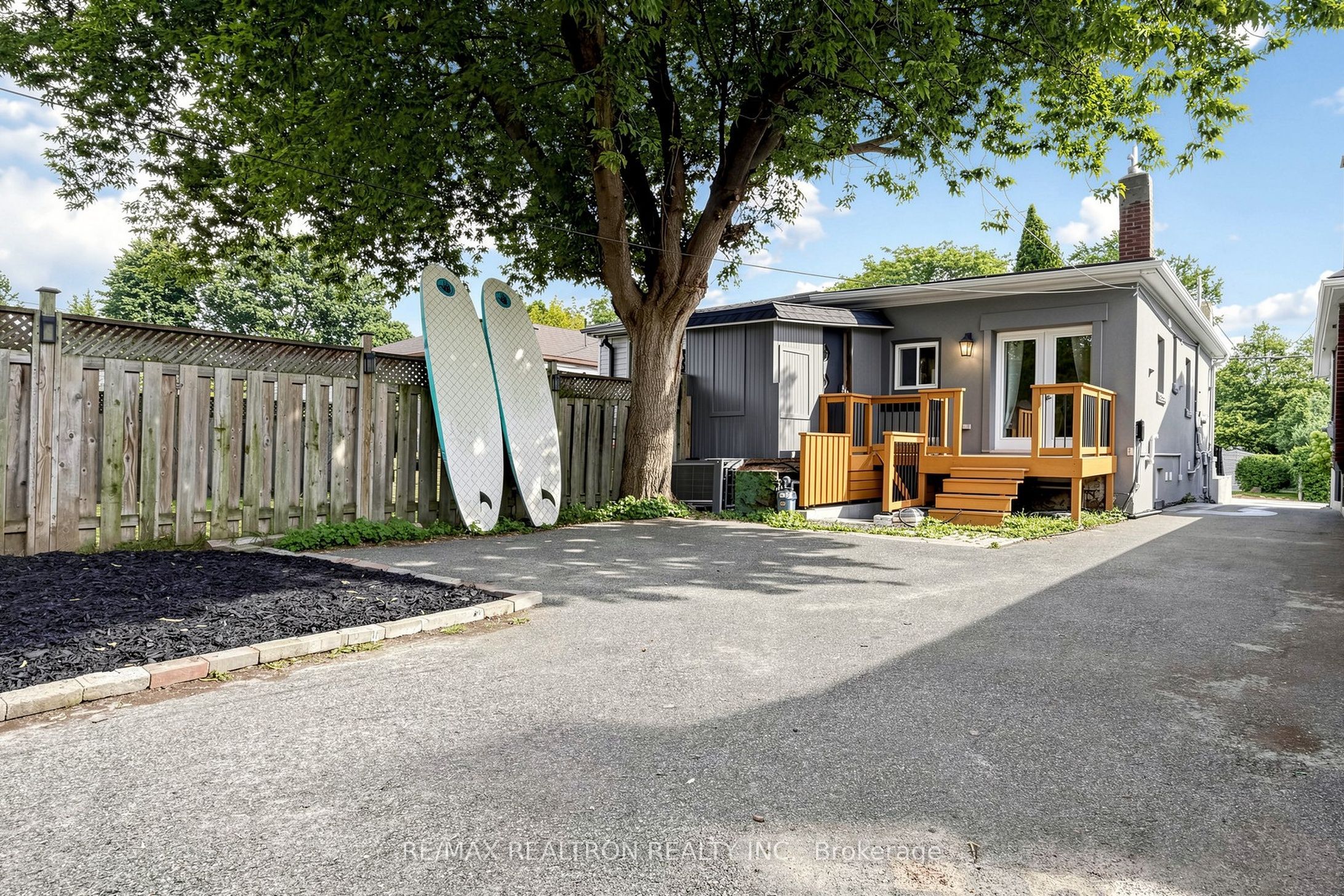 8 Villa Road Property Photo 37