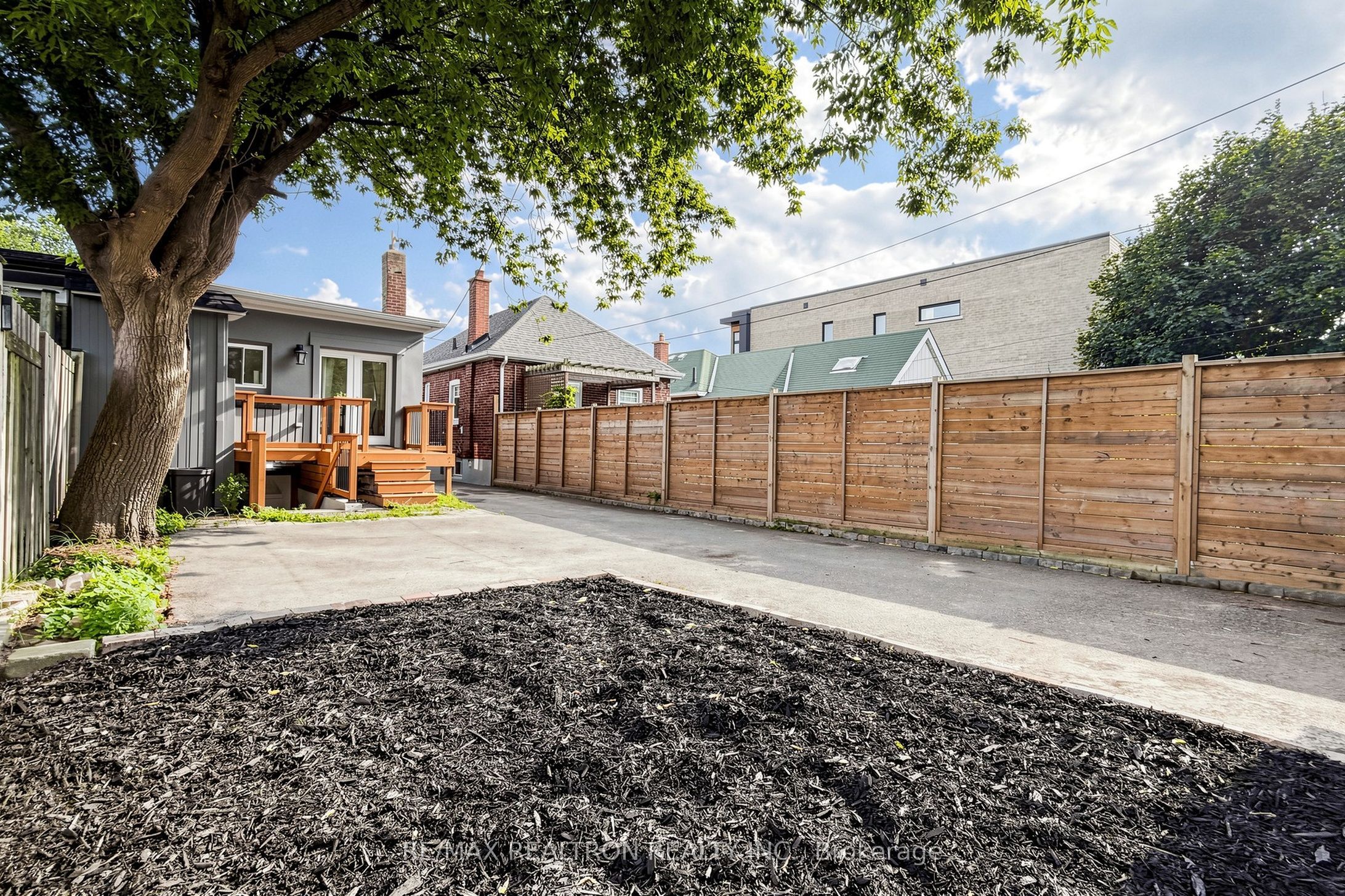 8 Villa Road Property Photo 42