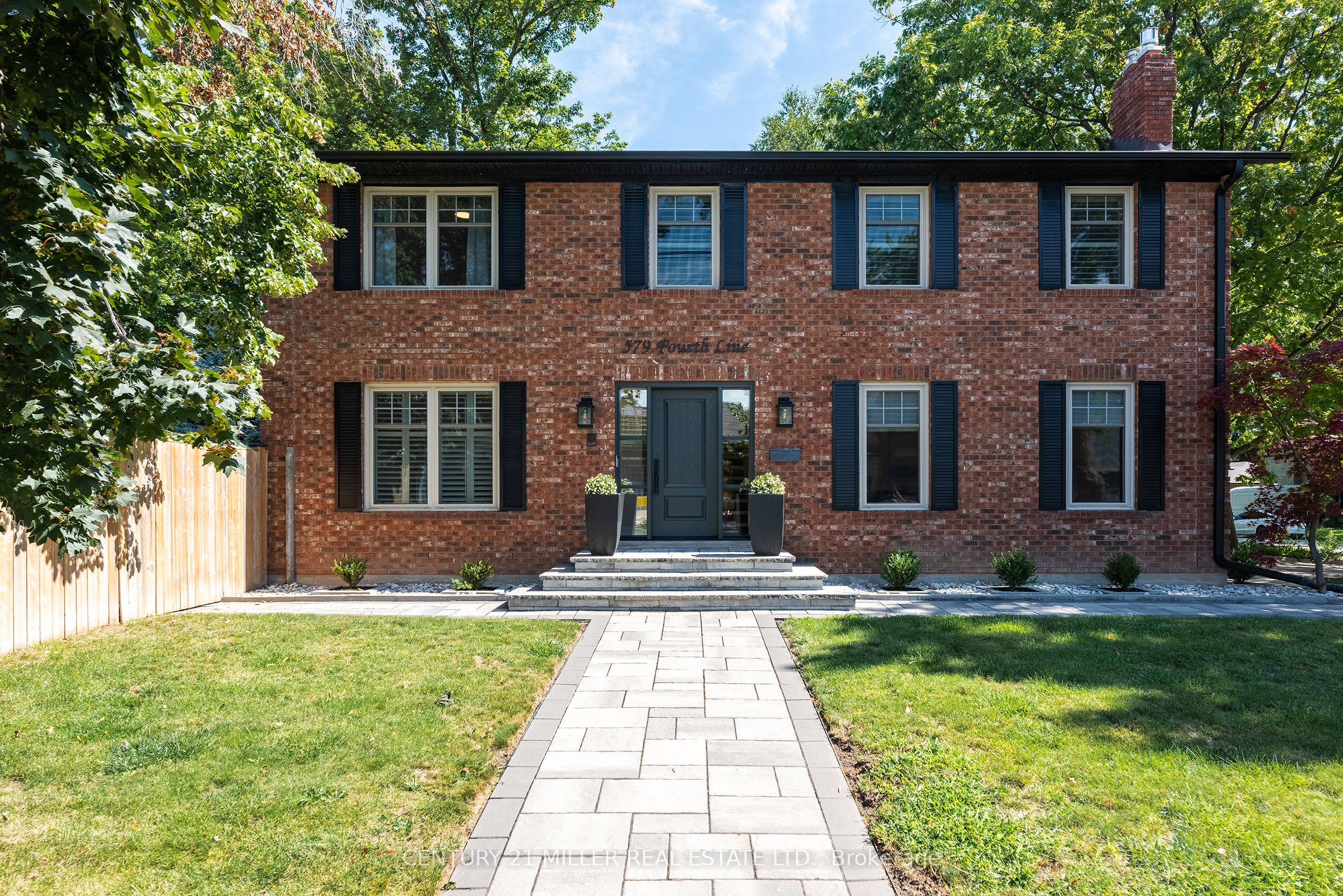 579 Fourth Line Property Photo 1