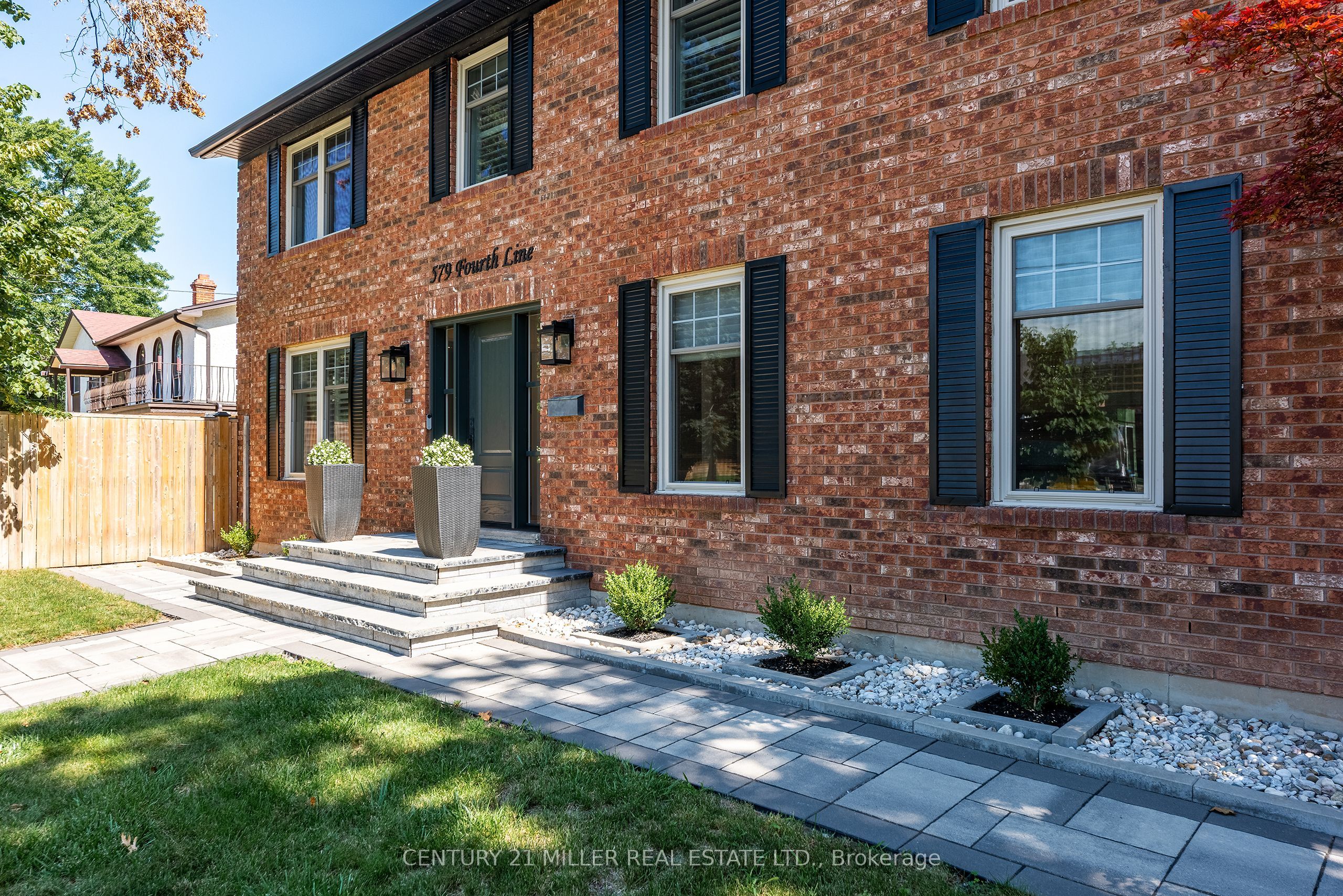 579 Fourth Line Property Photo 4