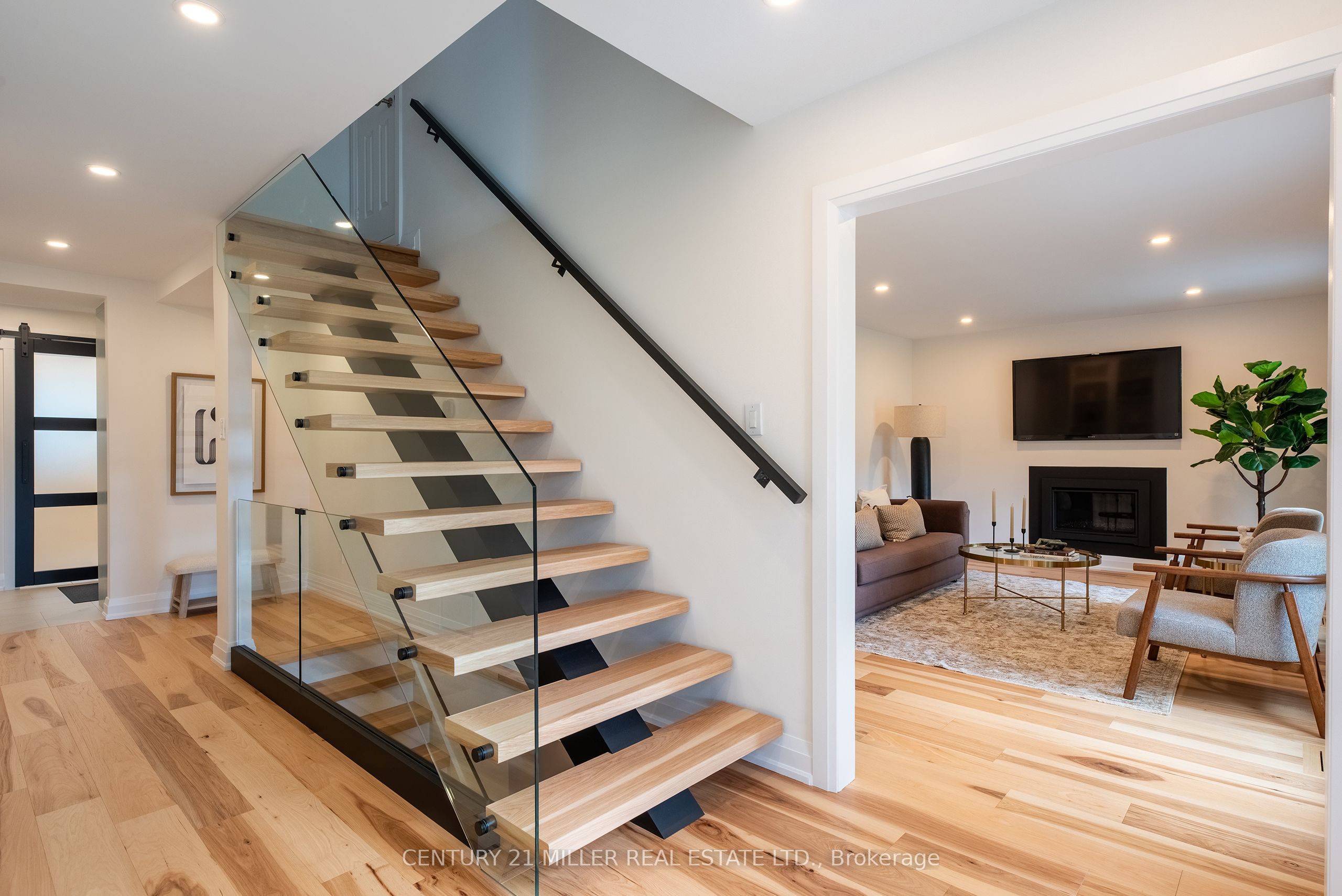 579 Fourth Line Property Photo 5