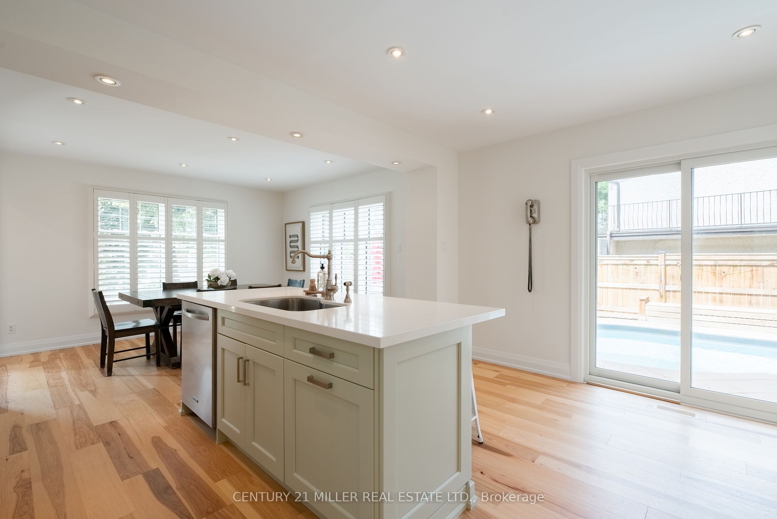 579 Fourth Line Property Photo 15