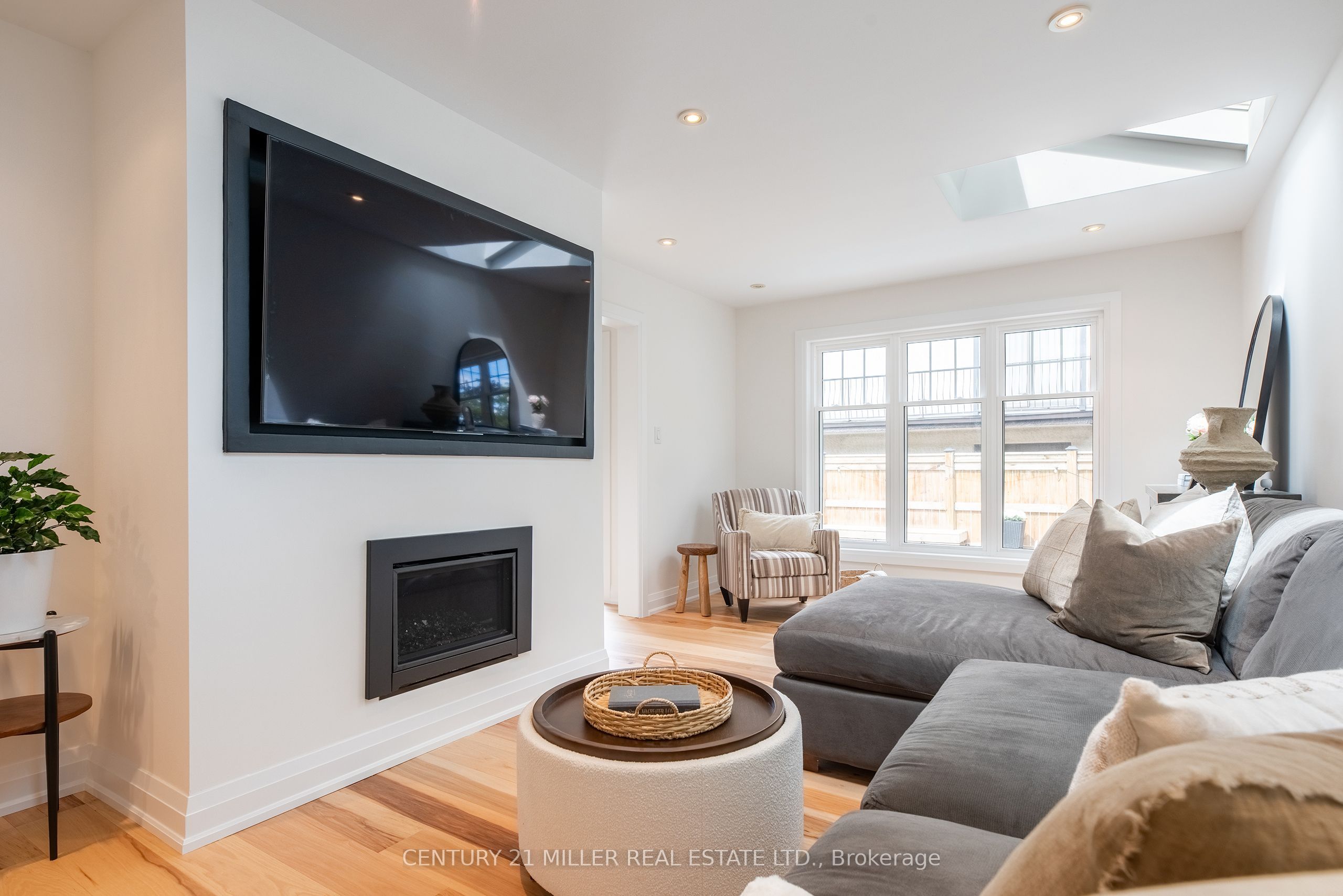 579 Fourth Line Property Photo 16