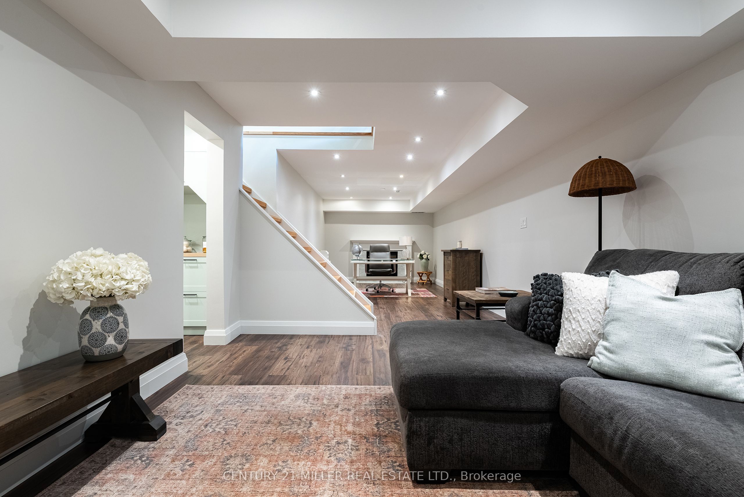 579 Fourth Line Property Photo 31