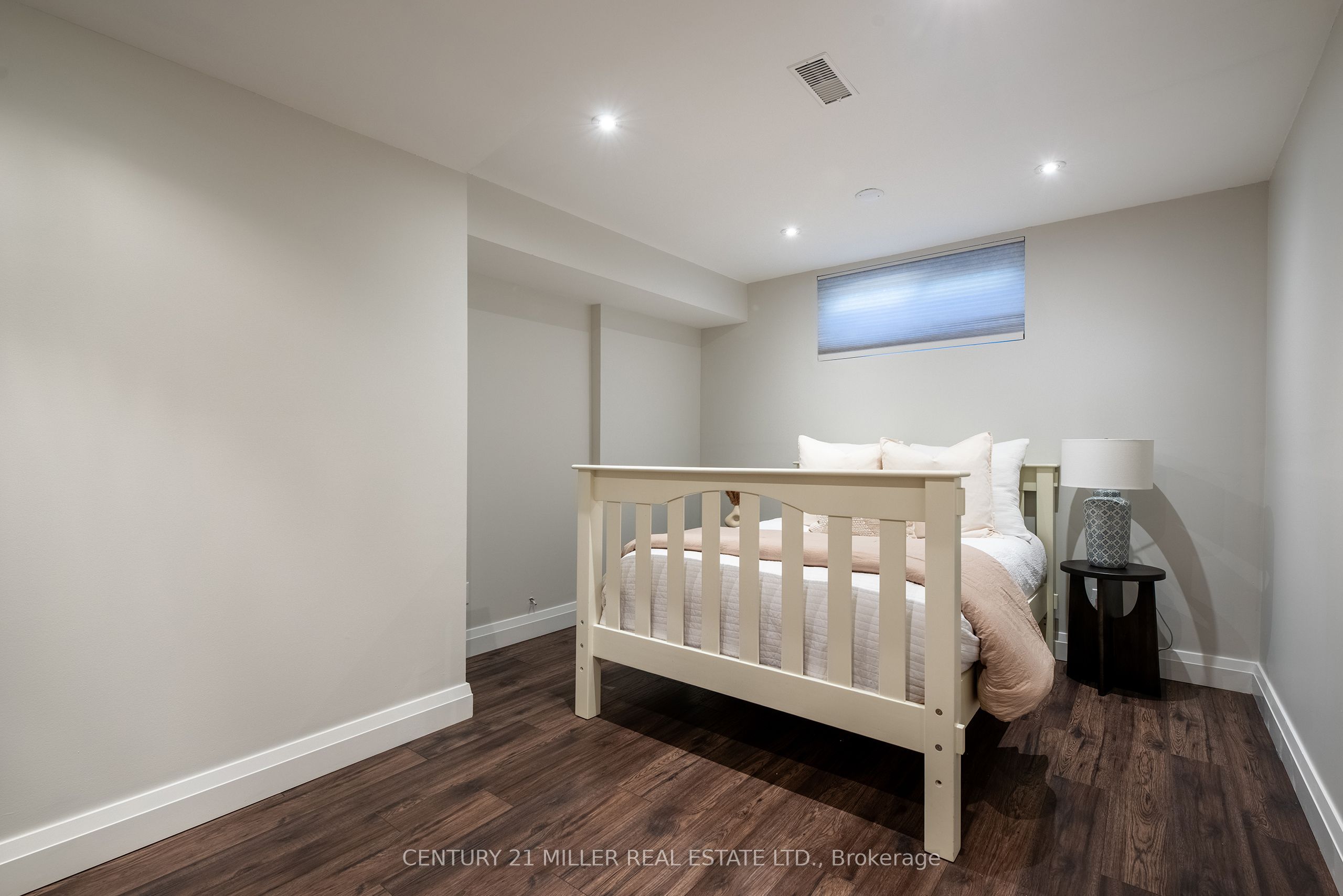 579 Fourth Line Property Photo 34