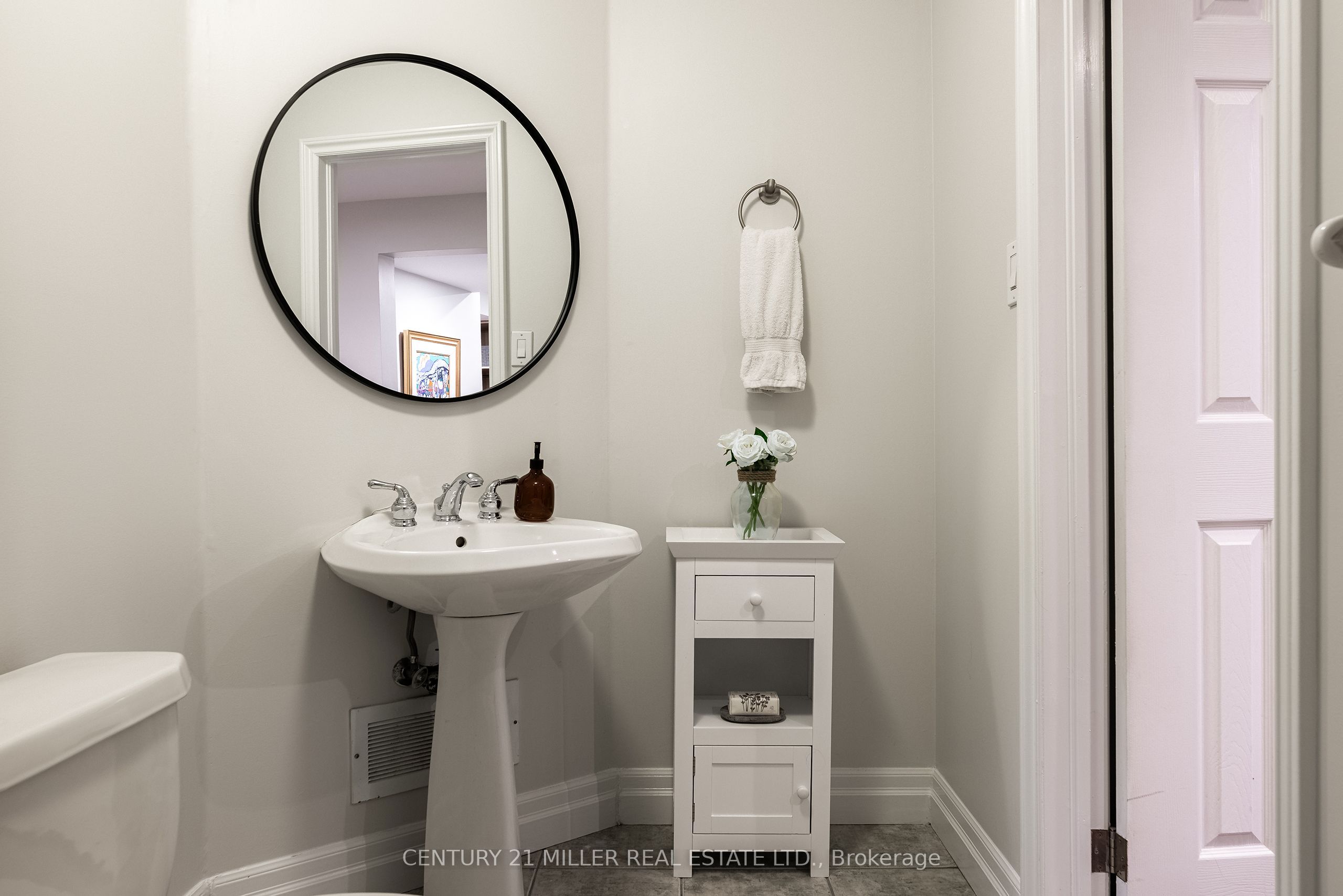 579 Fourth Line Property Photo 35