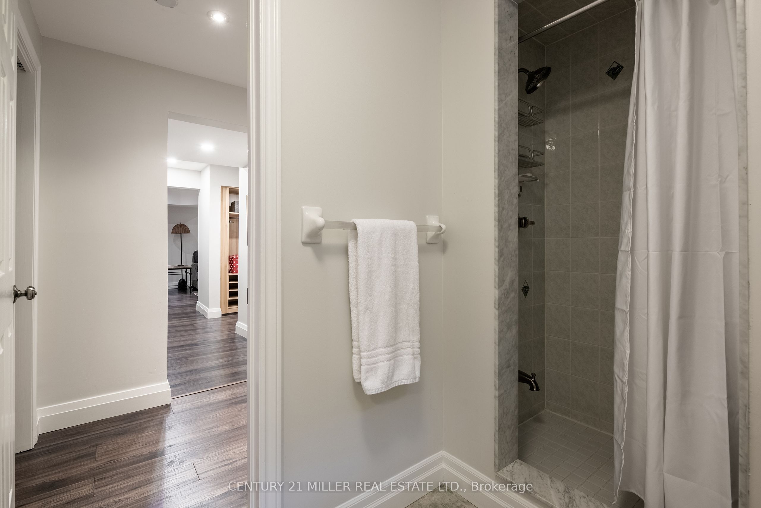 579 Fourth Line Property Photo 36