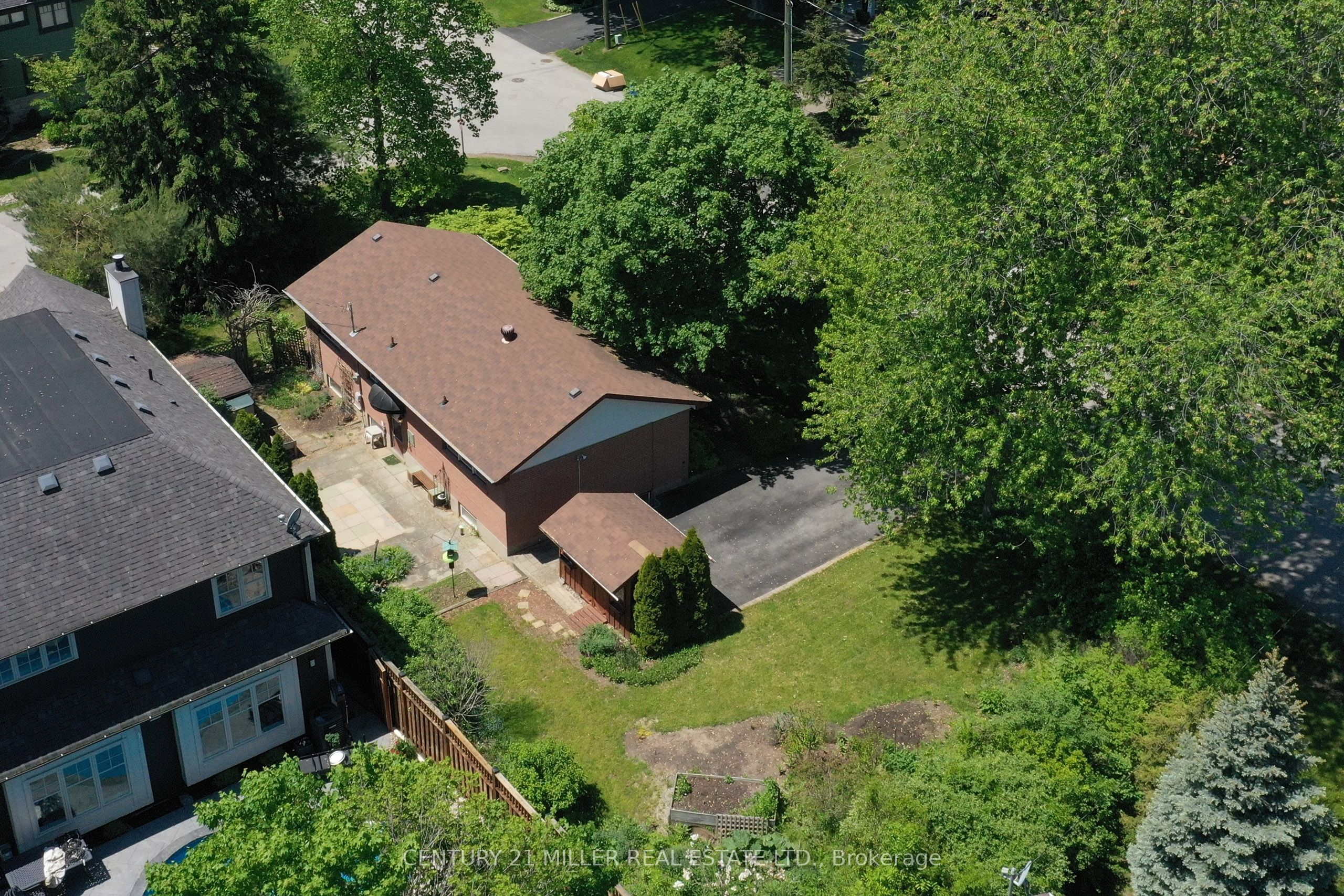 1304 Avon Crescent Property Photo 5