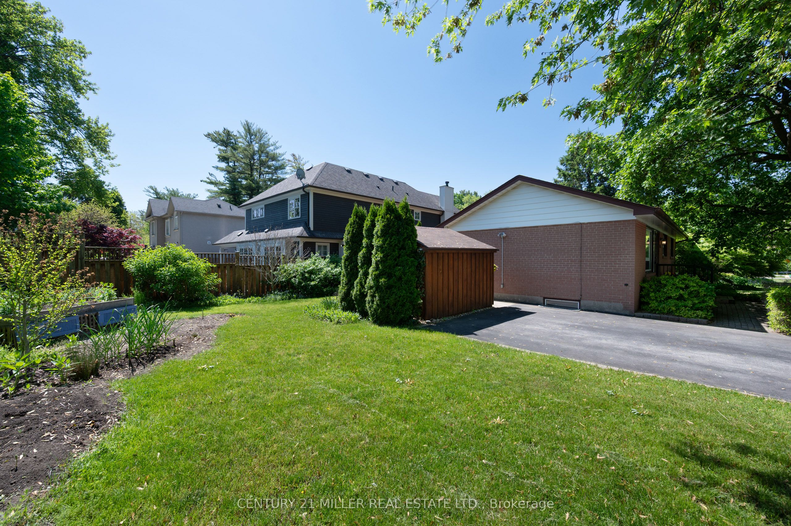 1304 Avon Crescent Property Photo 6
