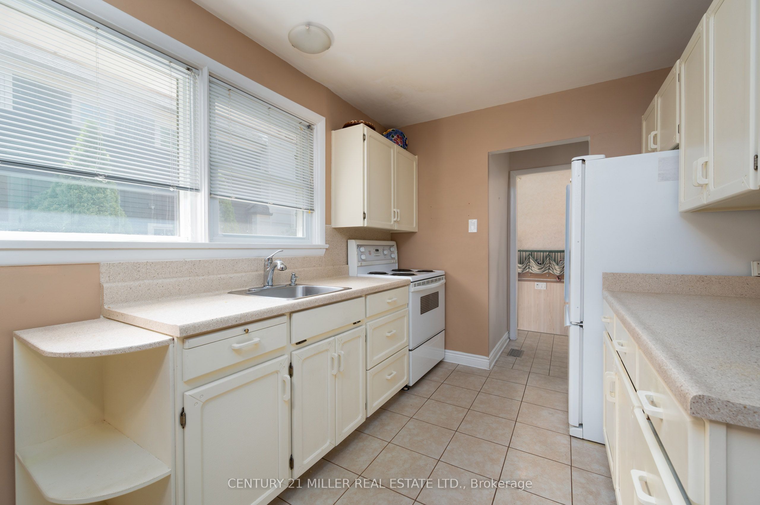 1304 Avon Crescent Property Photo 13