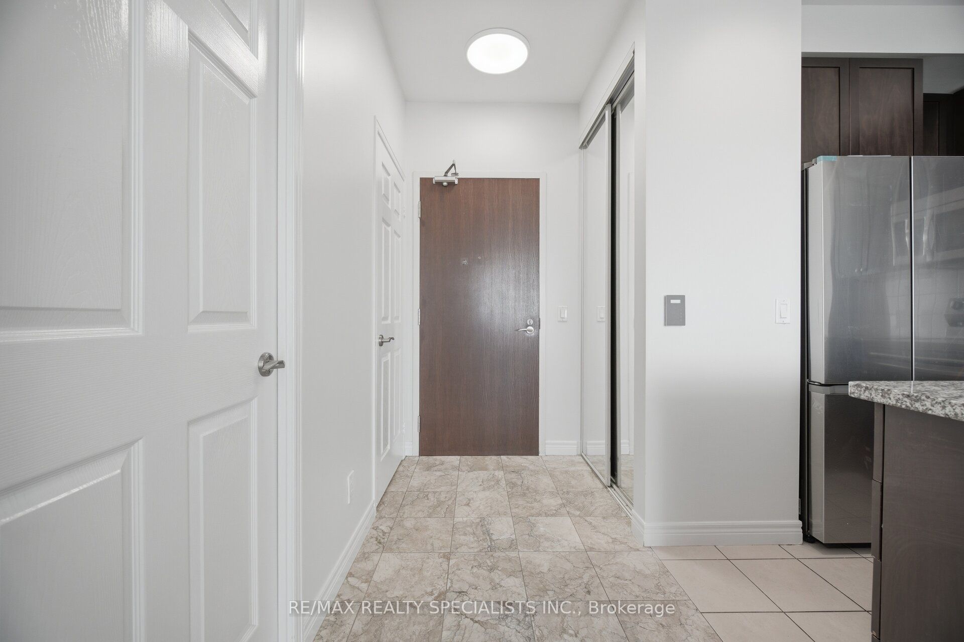339 Rathburn Road W Ph07 Property Photo 5