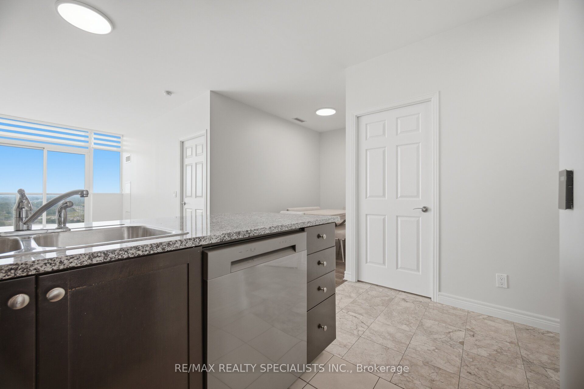 339 Rathburn Road W Ph07 Property Photo 10
