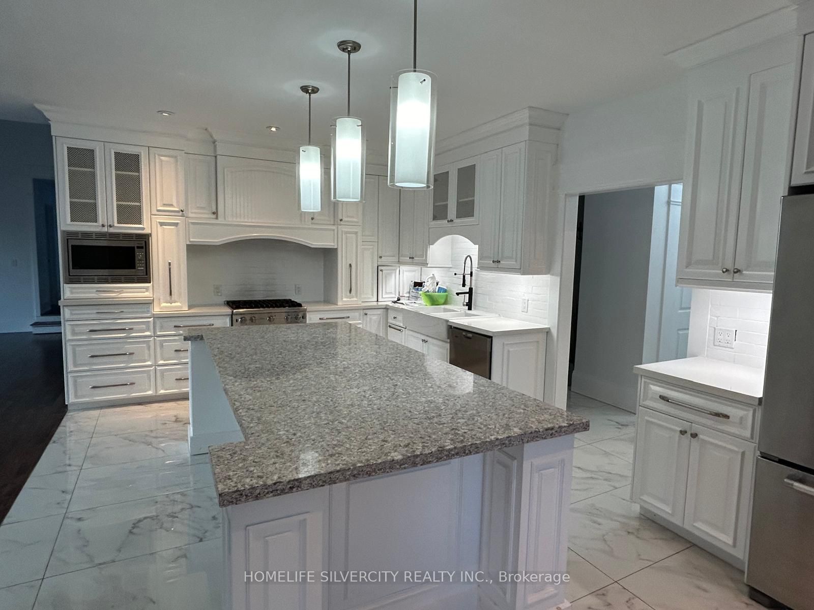 37 Michelangelo Boulevard Property Photo 4