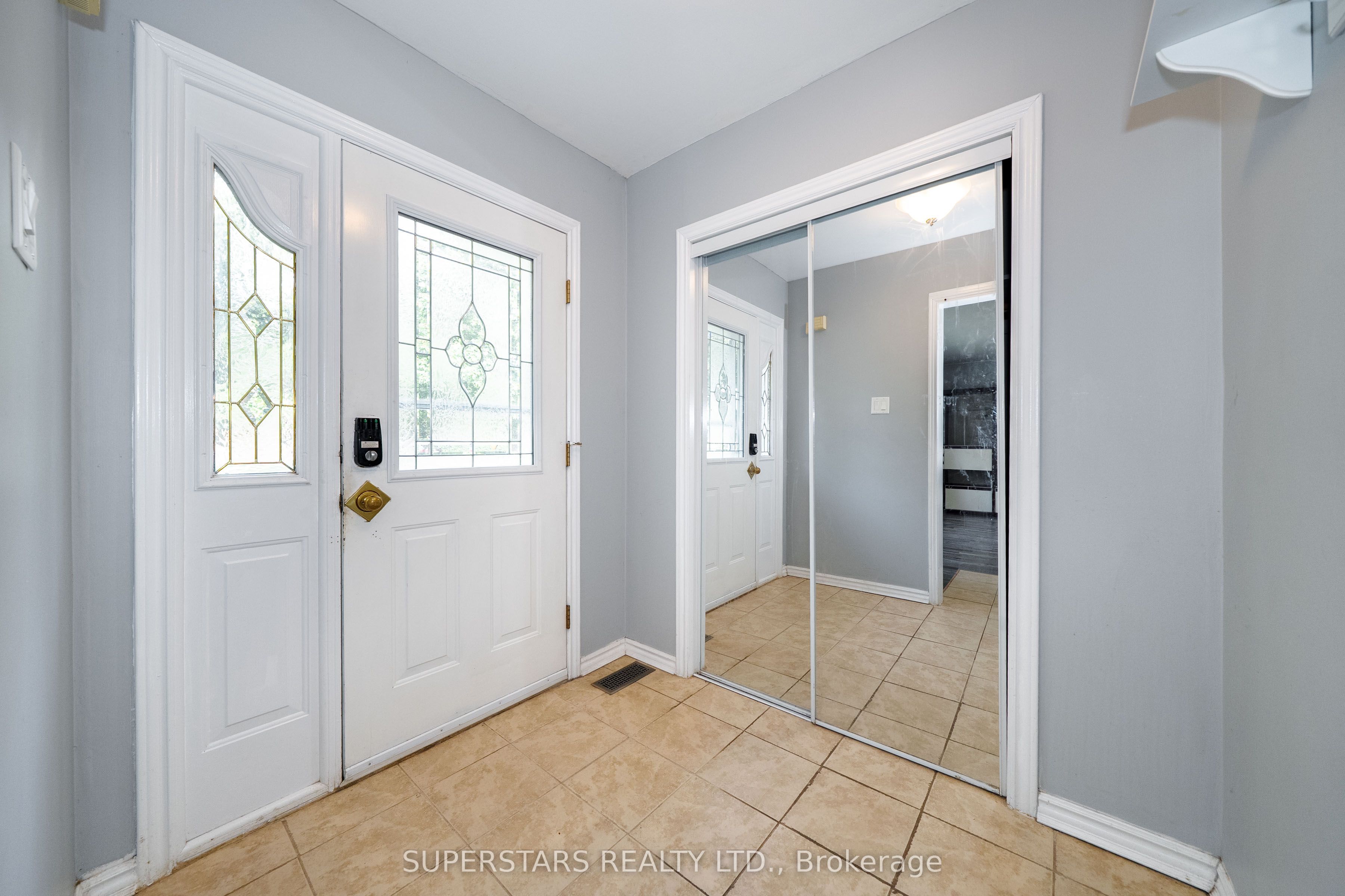 6 Meadowland Drive Property Photo 3