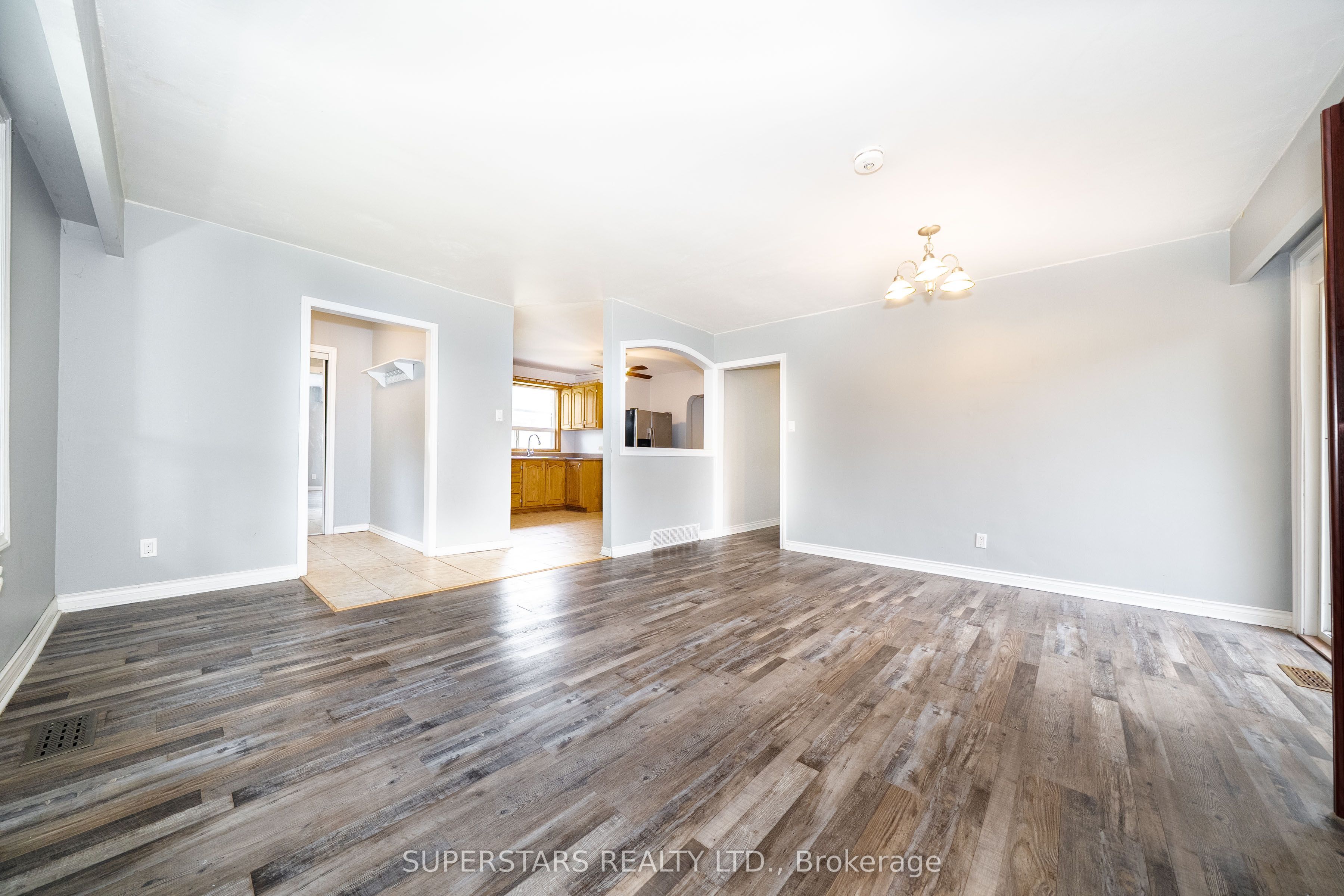 6 Meadowland Drive Property Photo 4