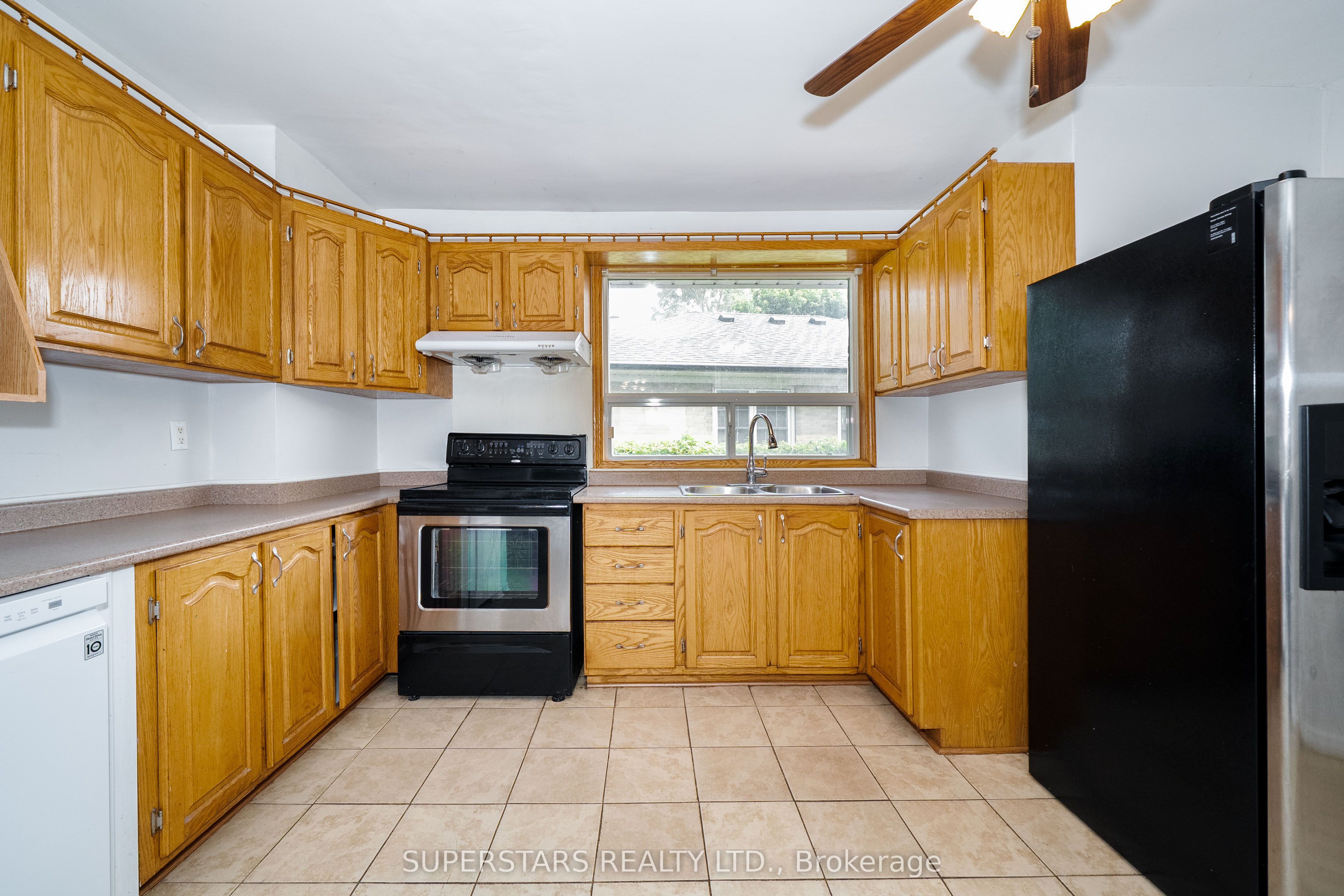 6 Meadowland Drive Property Photo 8