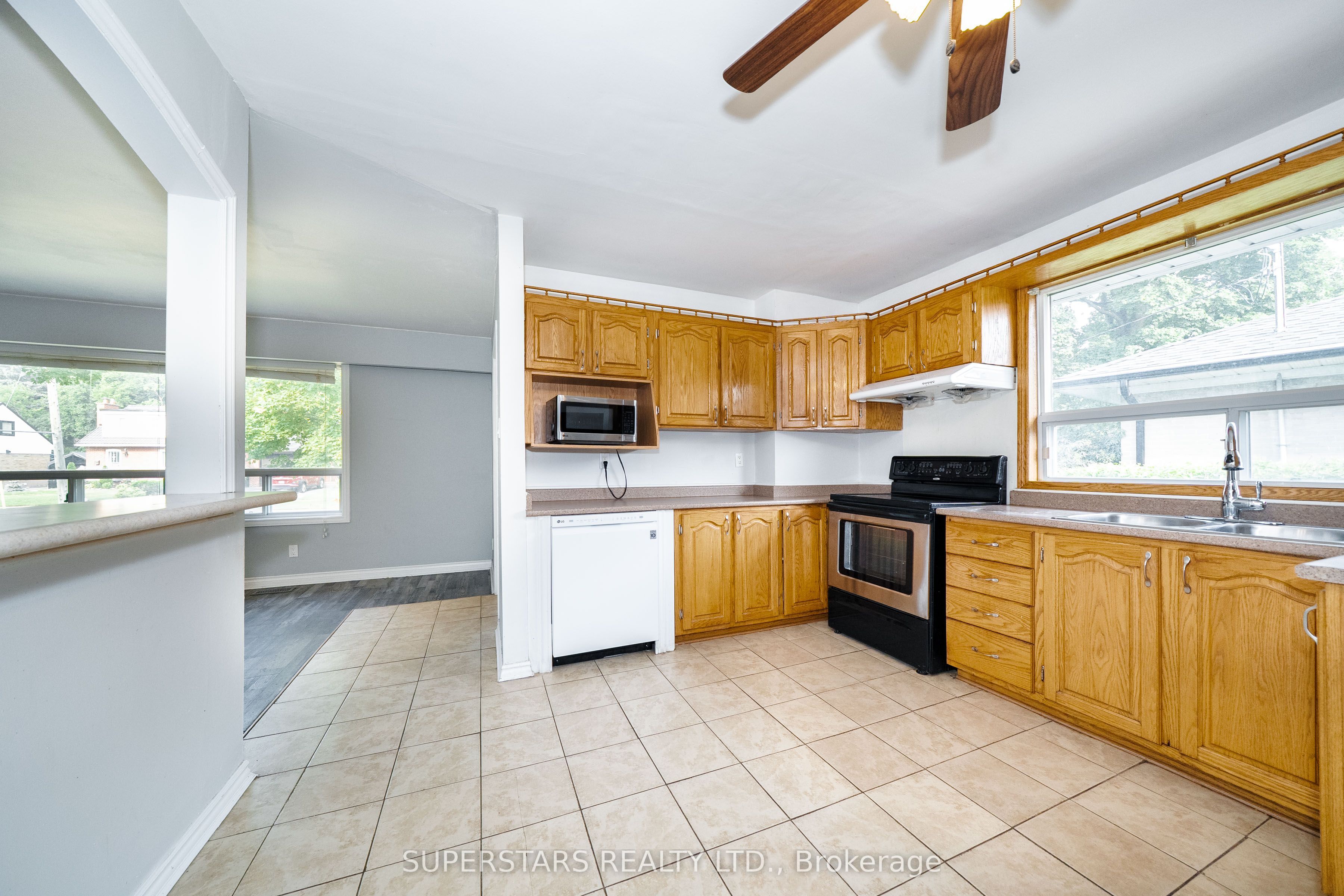 6 Meadowland Drive Property Photo 9