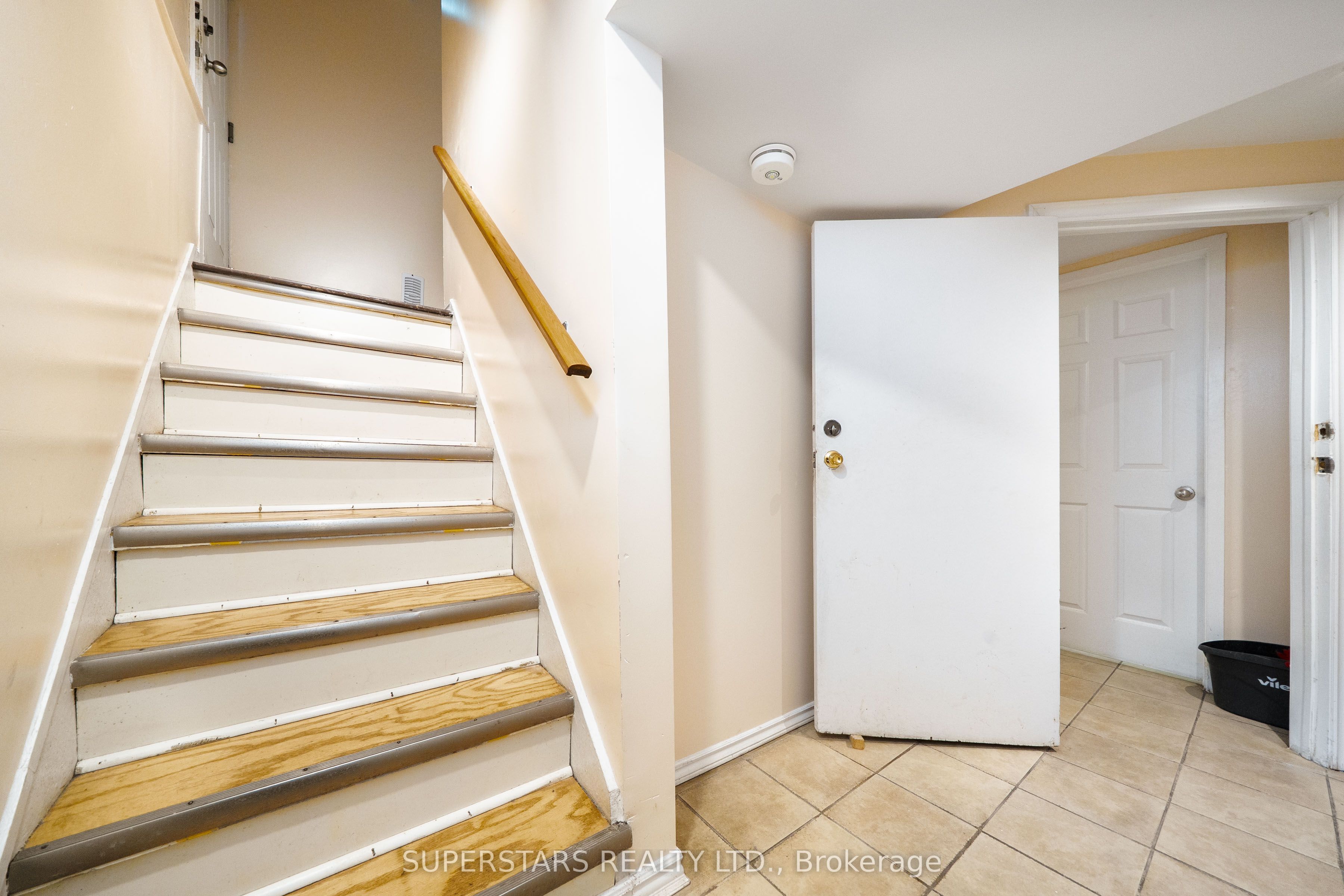 6 Meadowland Drive Property Photo 16