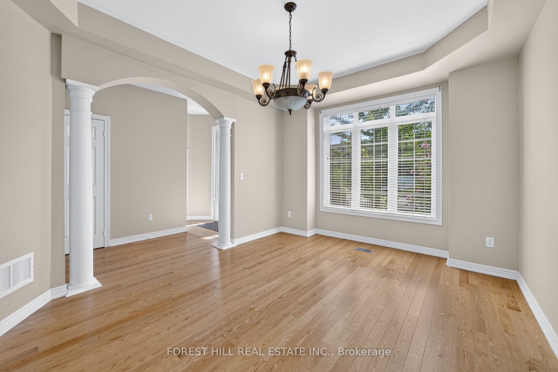 3549 Eglinton Avenue W Property Photo 6