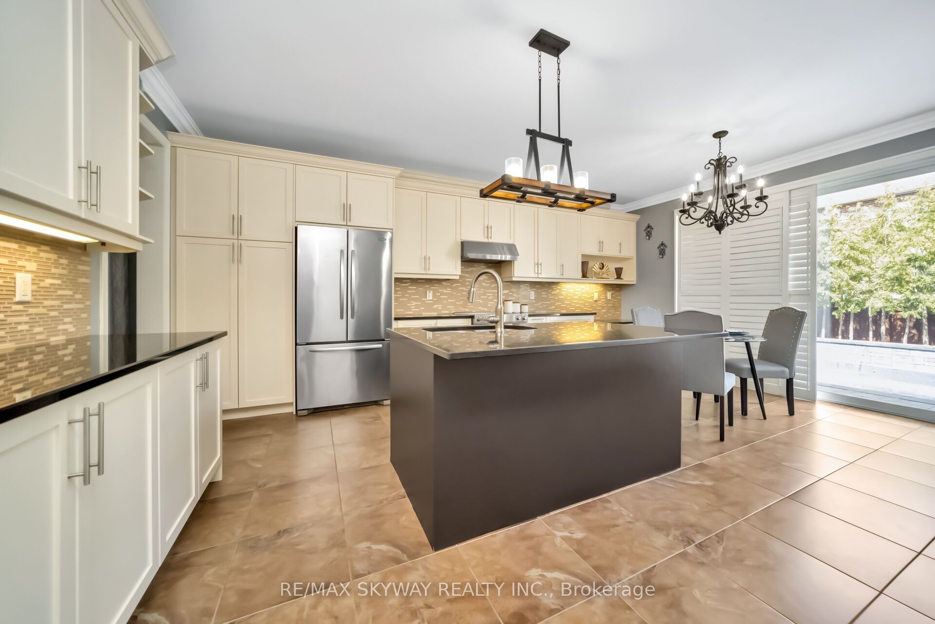 51 Learmont Avenue Property Photo 10