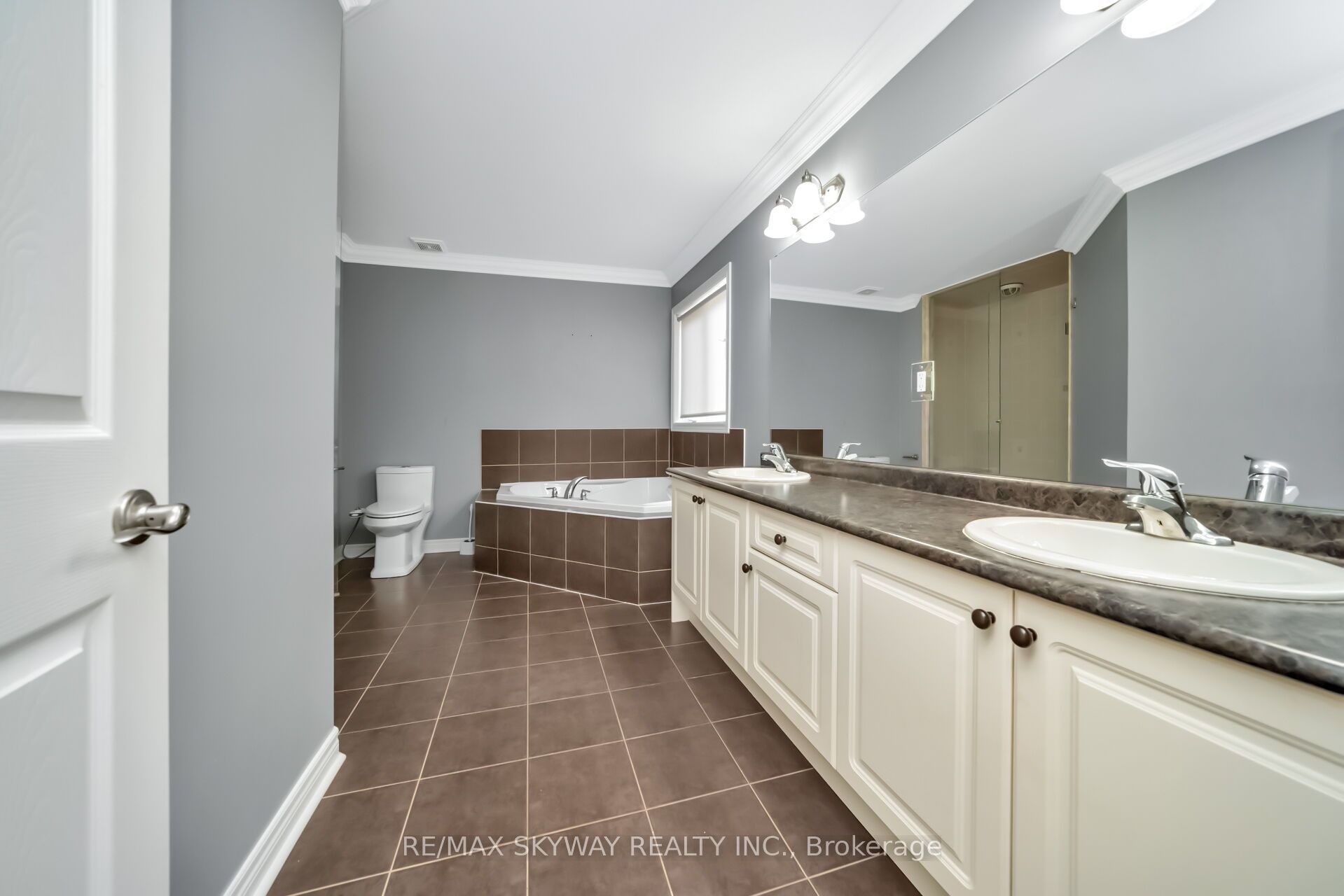 51 Learmont Avenue Property Photo 26
