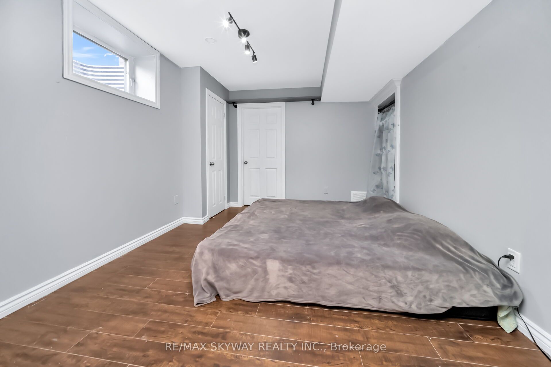 51 Learmont Avenue Property Photo 39