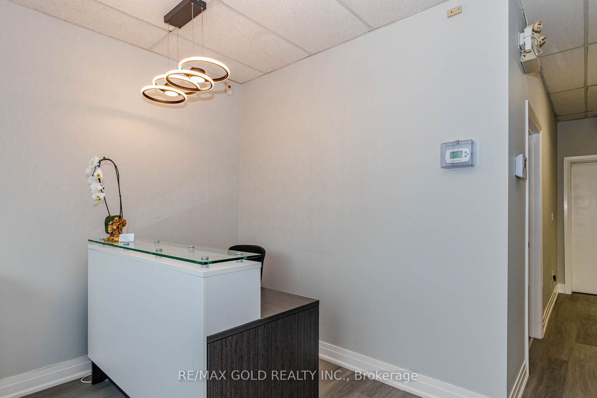 5484 Tomken Road 16 Property Photo 10