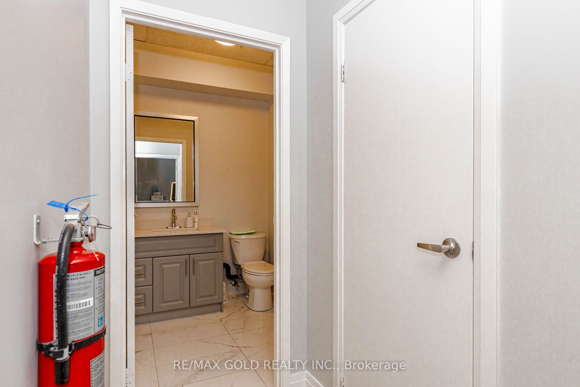 5484 Tomken Road 16 Property Photo 25