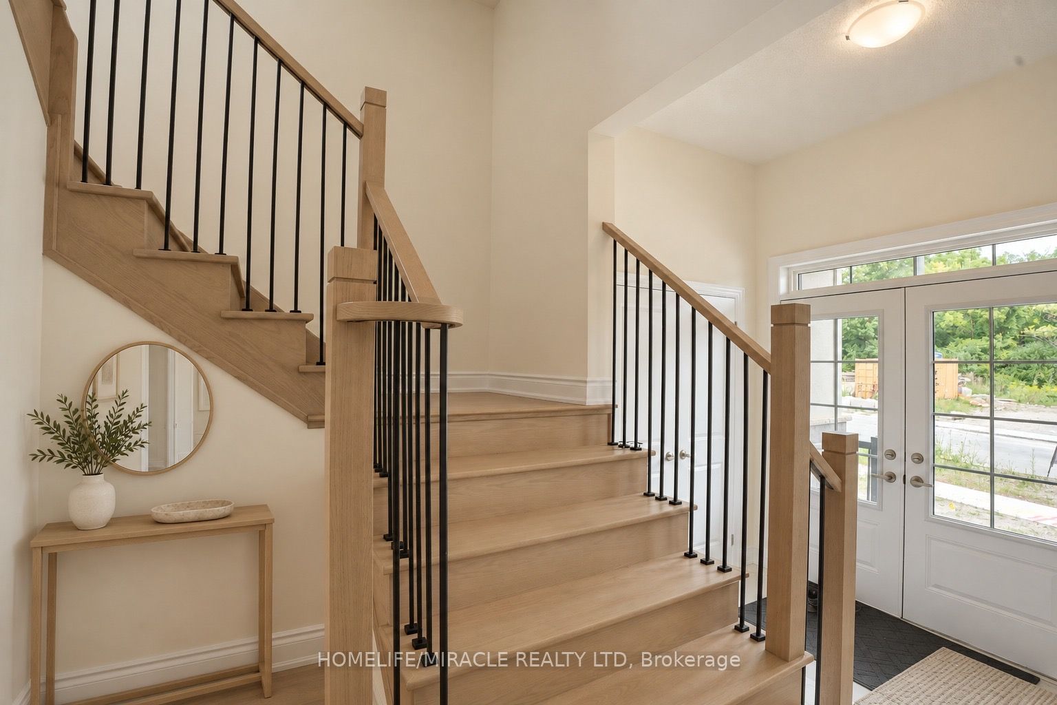 142 Antibes Drive Property Photo 5