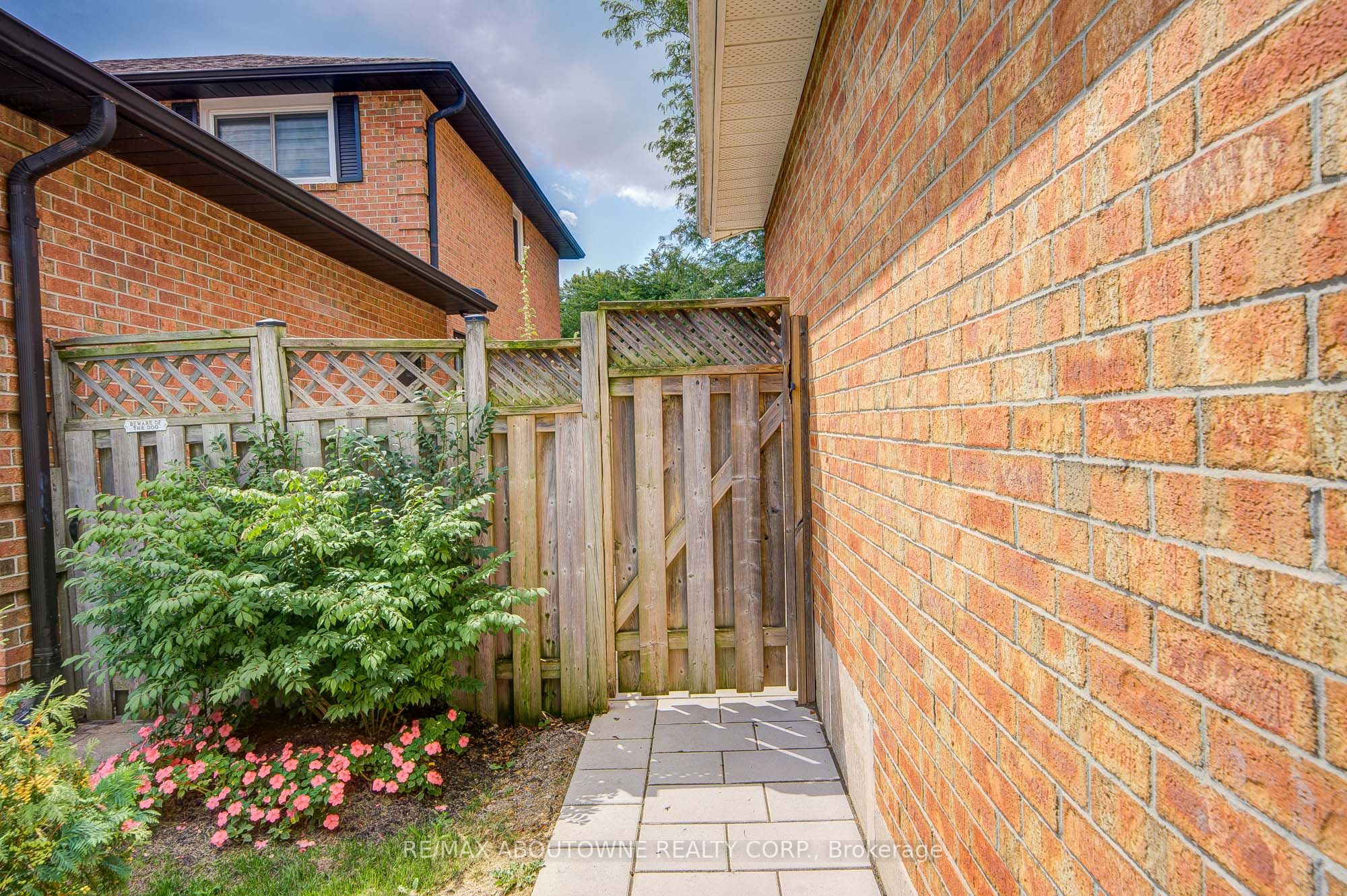 1108 Notley Crescent Lower Property Photo 5