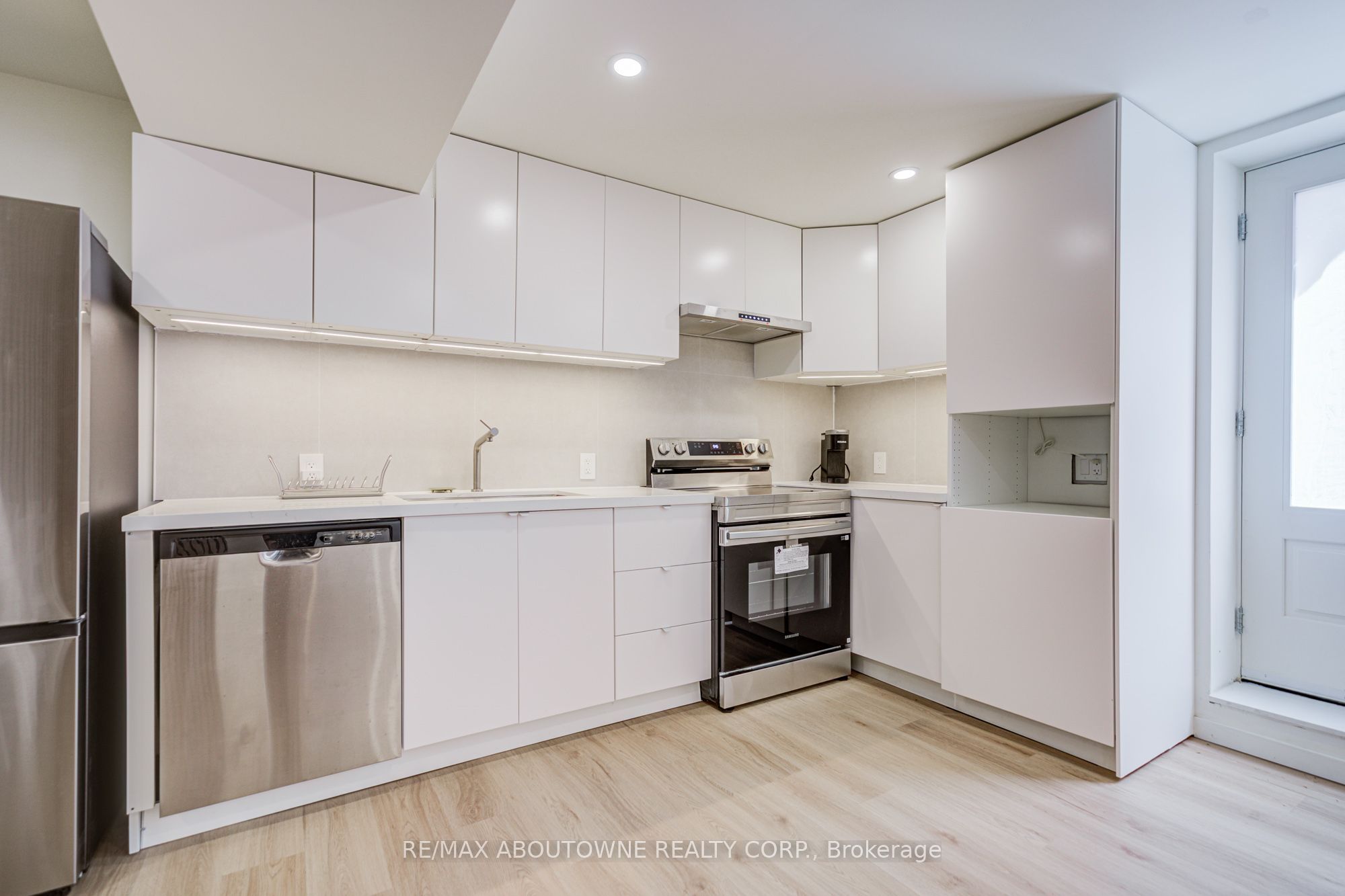 1108 Notley Crescent Lower Property Photo 18