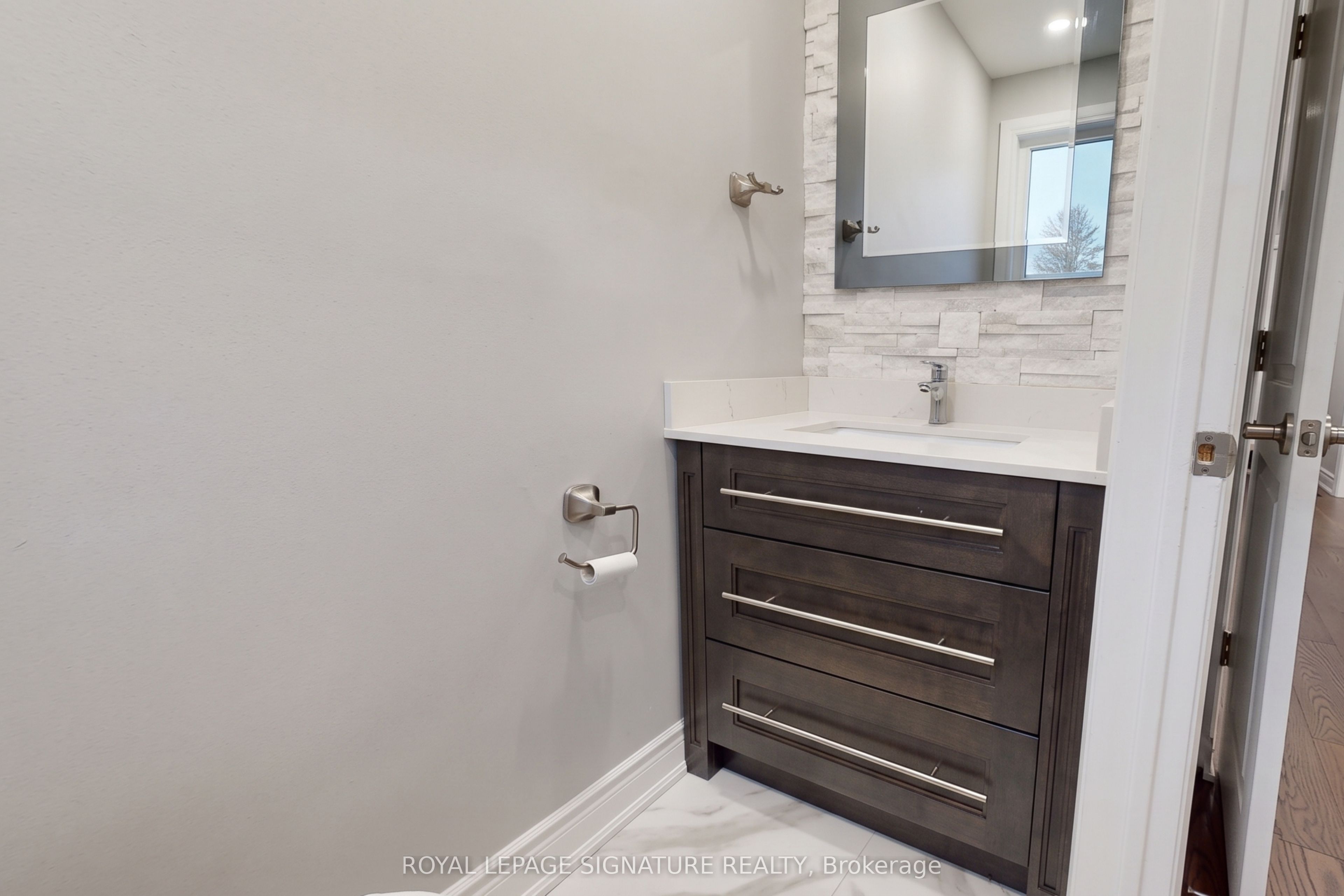 352 Assiniboine Trail Property Photo 5