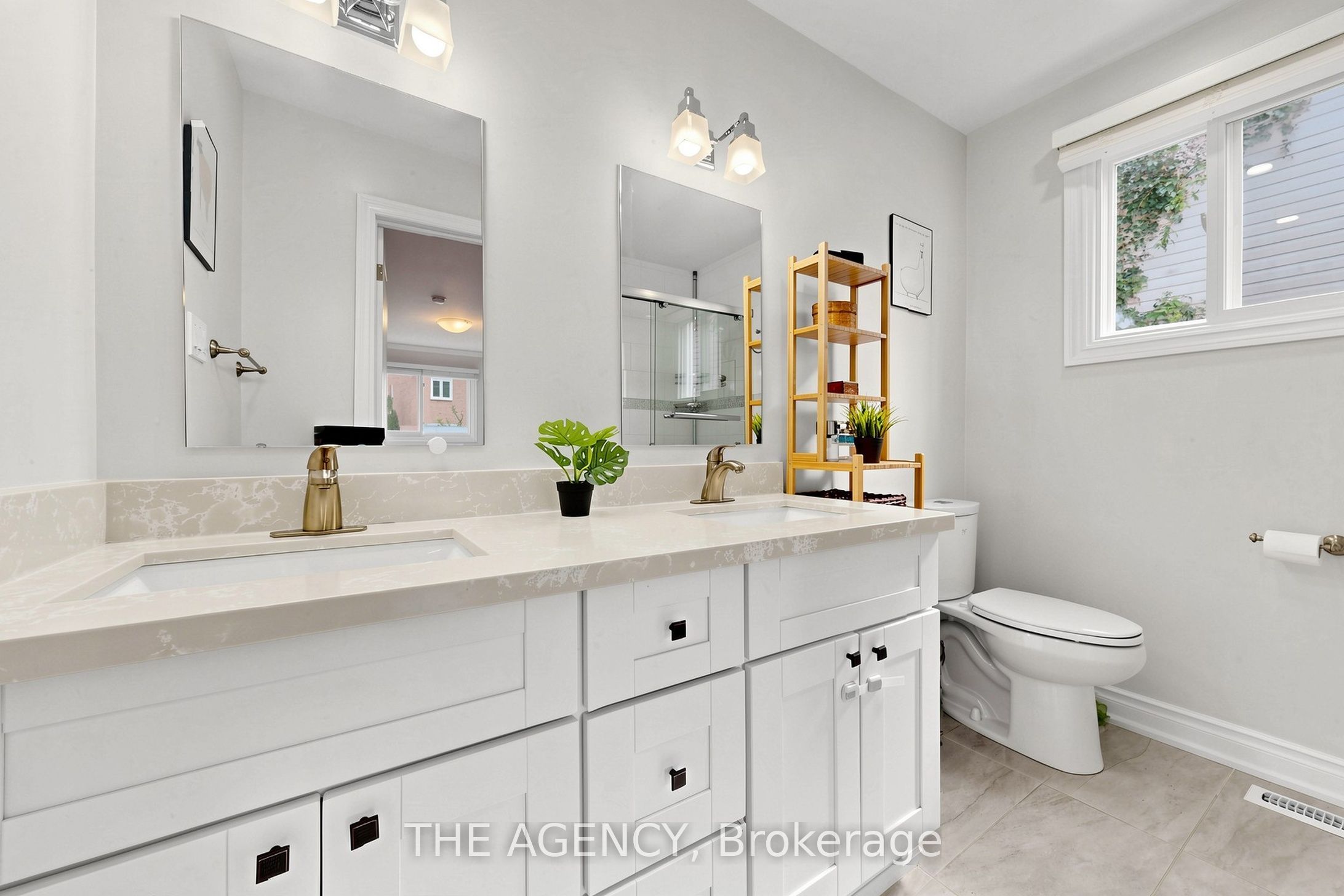 2774 Quill Crescent Upper Property Photo 14