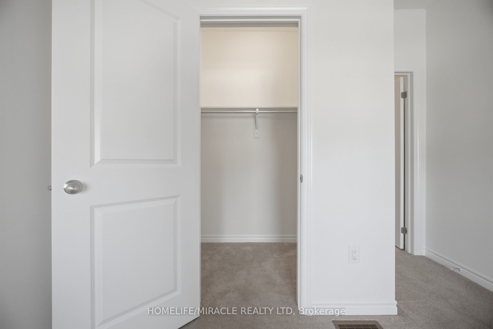 19 Donald Ficht Crescent Property Photo 25