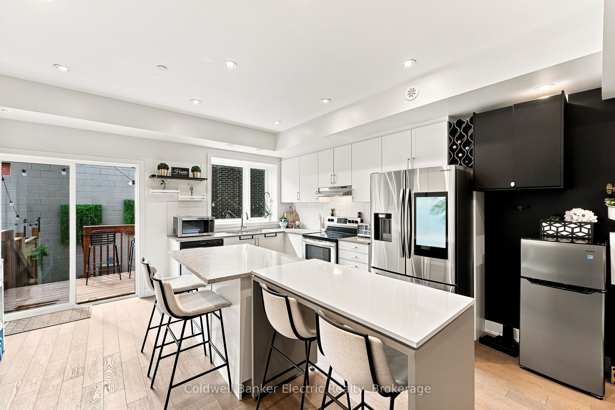 42 William Duncan Road Property Photo 10