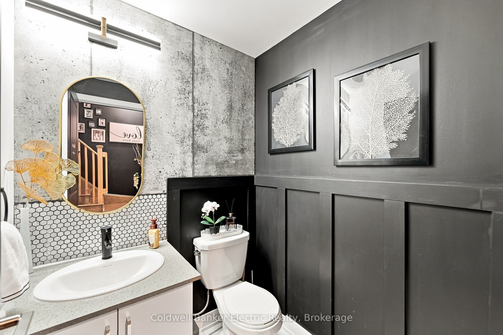 42 William Duncan Road Property Photo 18