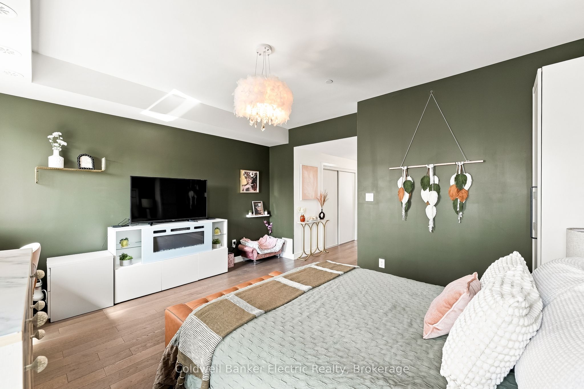 42 William Duncan Road Property Photo 27