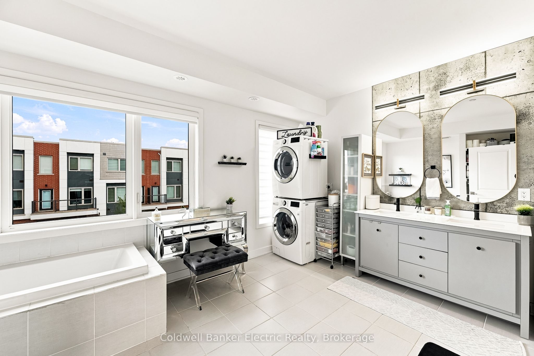 42 William Duncan Road Property Photo 30