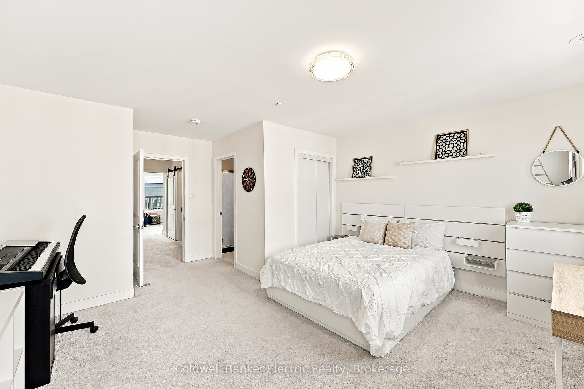 42 William Duncan Road Property Photo 34