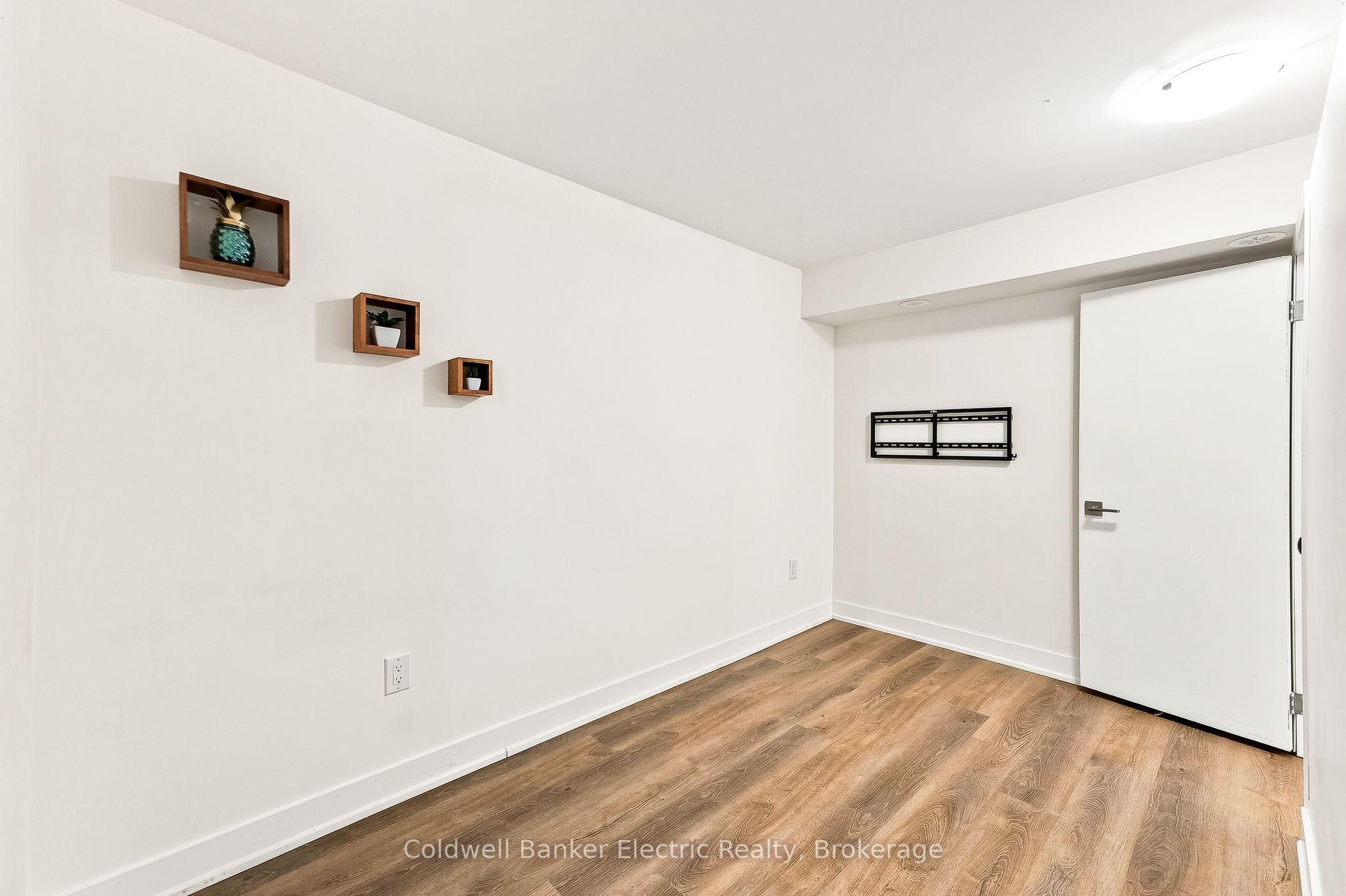 42 William Duncan Road Property Photo 37