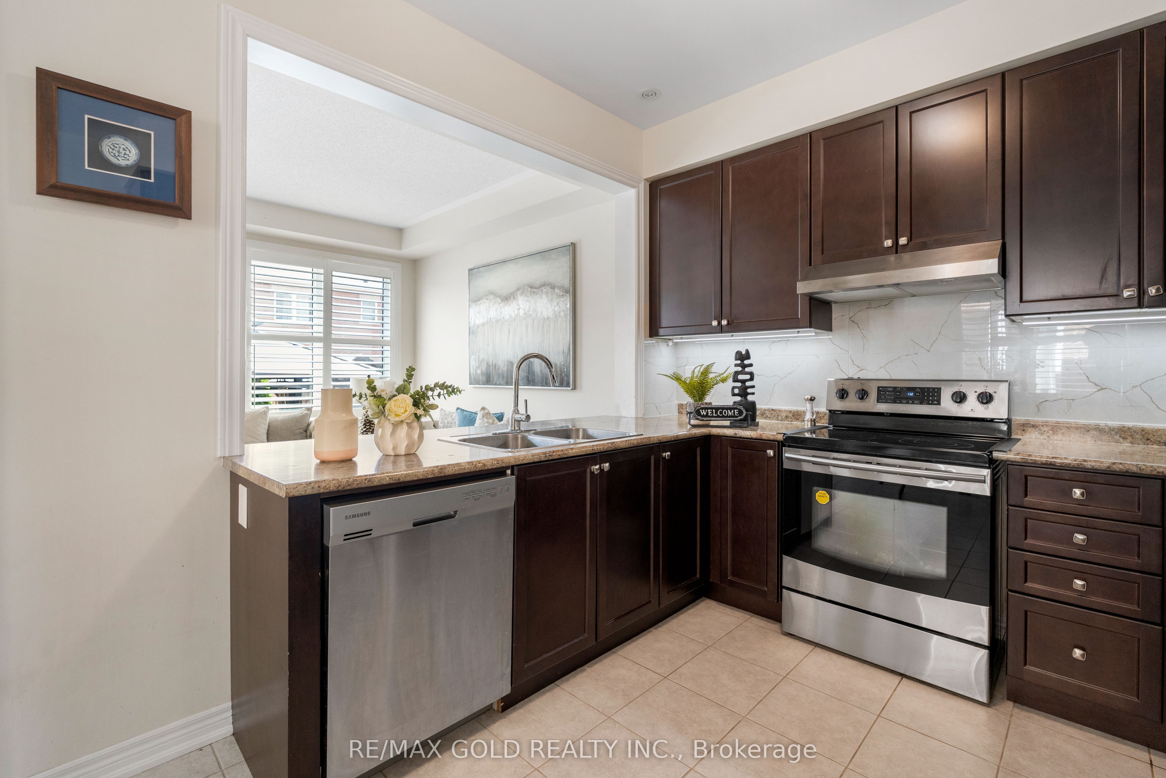 15 Antibes Drive Property Photo 11