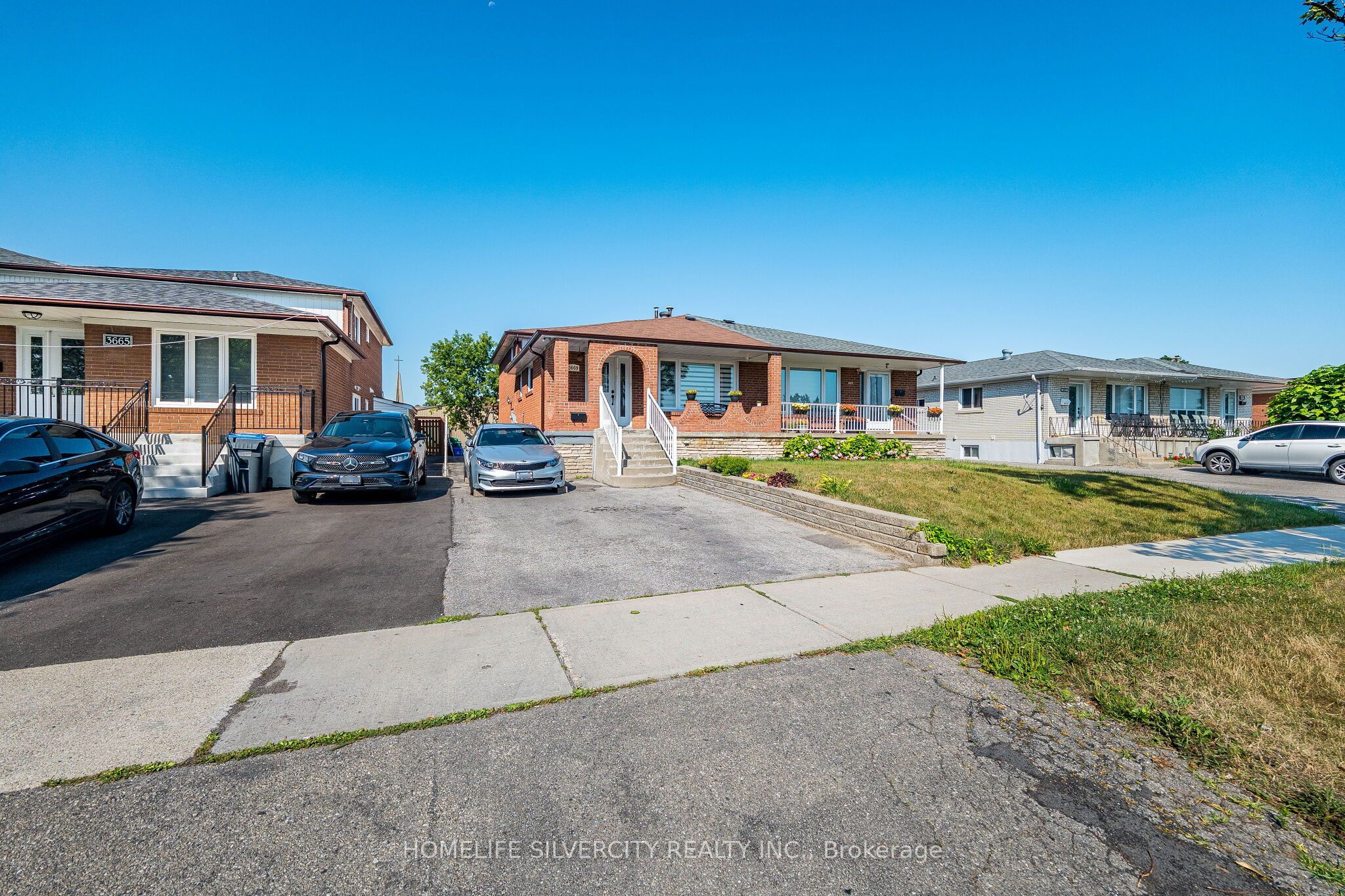 3669 Corliss Crescent Property Photo 6