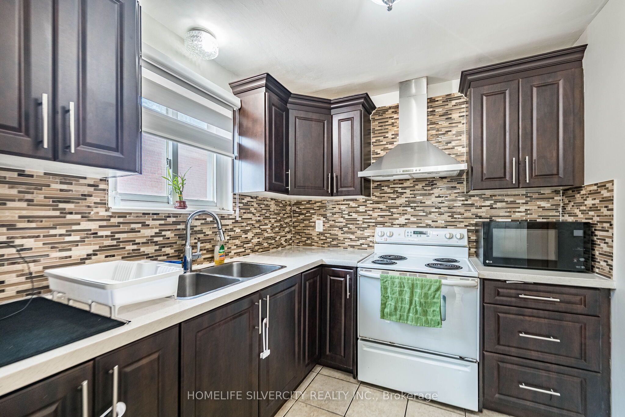 3669 Corliss Crescent Property Photo 18